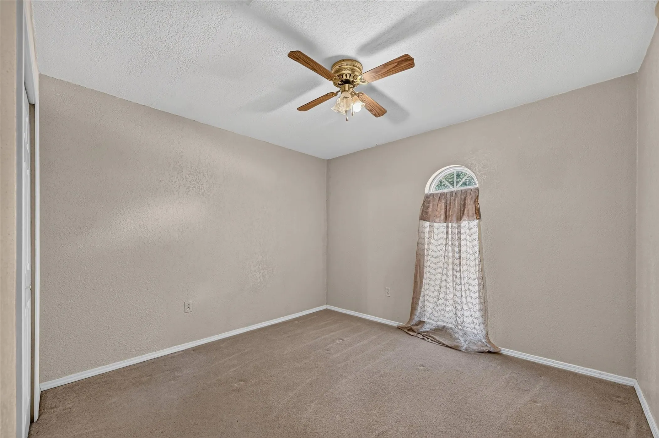 Single Family Residence For Sale in Dallas County , 6220 Magnolia Lane, Rowlett, Texas 75089, 3 Bedroom, 2 Bathroom, 1 Garage spaces, 1,289 Sqft, built in 1974, mls#21340487, Real Estate Agent in Rowlett, Homes For Sale in Dallas county, Homes For Sale in Rowlett, Realtor in Rowlett Texas, Real Estate Brokerage Independent Realty Texas, Luminita Cordes Realtor