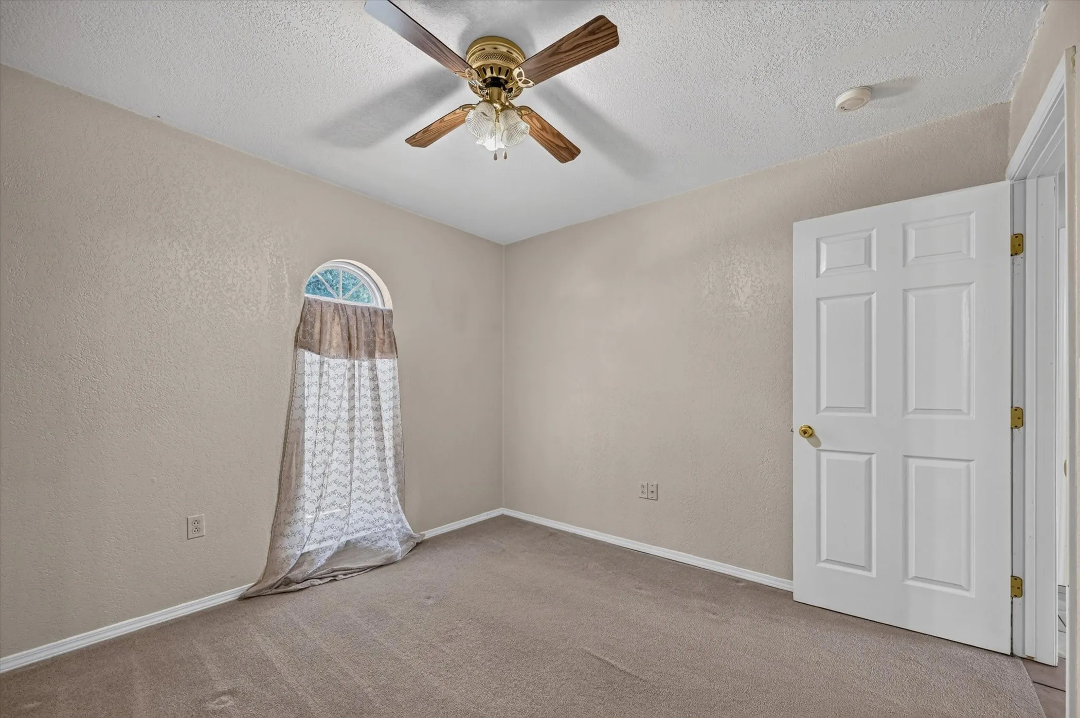 Single Family Residence For Sale in Dallas County , 6220 Magnolia Lane, Rowlett, Texas 75089, 3 Bedroom, 2 Bathroom, 1 Garage spaces, 1,289 Sqft, built in 1974, mls#21340487, Real Estate Agent in Rowlett, Homes For Sale in Dallas county, Homes For Sale in Rowlett, Realtor in Rowlett Texas, Real Estate Brokerage Independent Realty Texas, Luminita Cordes Realtor