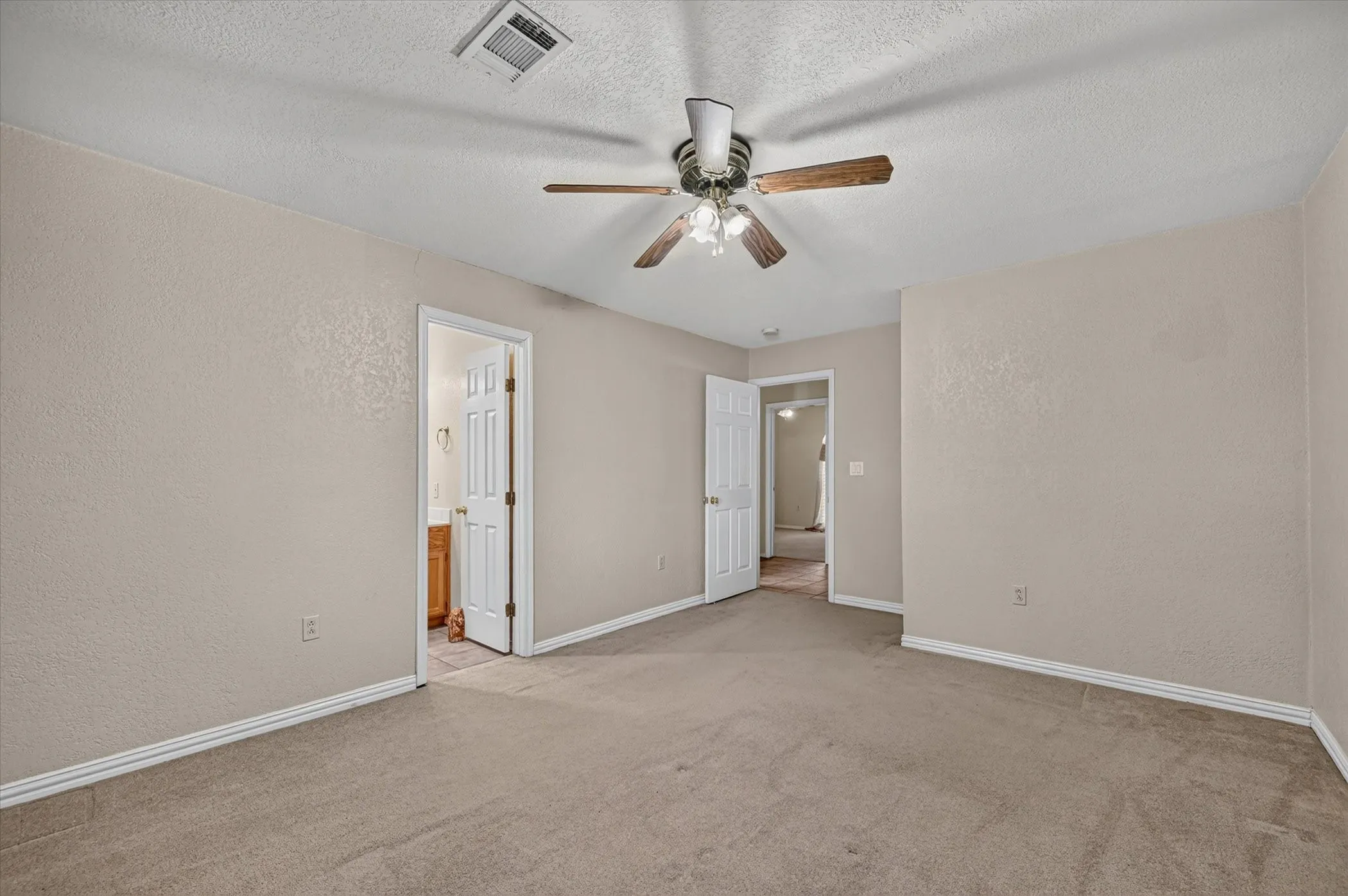 Single Family Residence For Sale in Dallas County , 6220 Magnolia Lane, Rowlett, Texas 75089, 3 Bedroom, 2 Bathroom, 1 Garage spaces, 1,289 Sqft, built in 1974, mls#21340487, Real Estate Agent in Rowlett, Homes For Sale in Dallas county, Homes For Sale in Rowlett, Realtor in Rowlett Texas, Real Estate Brokerage Independent Realty Texas, Luminita Cordes Realtor