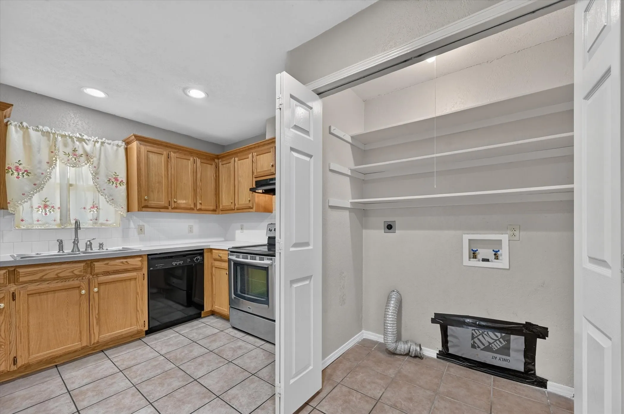 Single Family Residence For Sale in Dallas County , 6220 Magnolia Lane, Rowlett, Texas 75089, 3 Bedroom, 2 Bathroom, 1 Garage spaces, 1,289 Sqft, built in 1974, mls#21340487, Real Estate Agent in Rowlett, Homes For Sale in Dallas county, Homes For Sale in Rowlett, Realtor in Rowlett Texas, Real Estate Brokerage Independent Realty Texas, Luminita Cordes Realtor