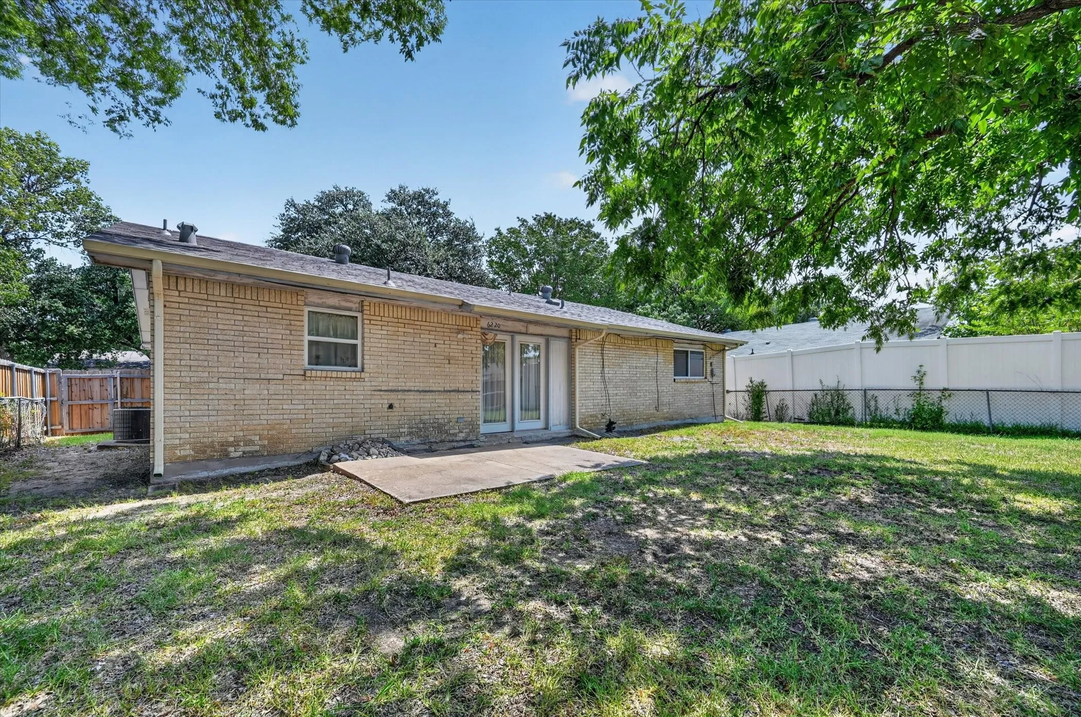 Single Family Residence For Sale in Dallas County , 6220 Magnolia Lane, Rowlett, Texas 75089, 3 Bedroom, 2 Bathroom, 1 Garage spaces, 1,289 Sqft, built in 1974, mls#21340487, Real Estate Agent in Rowlett, Homes For Sale in Dallas county, Homes For Sale in Rowlett, Realtor in Rowlett Texas, Real Estate Brokerage Independent Realty Texas, Luminita Cordes Realtor