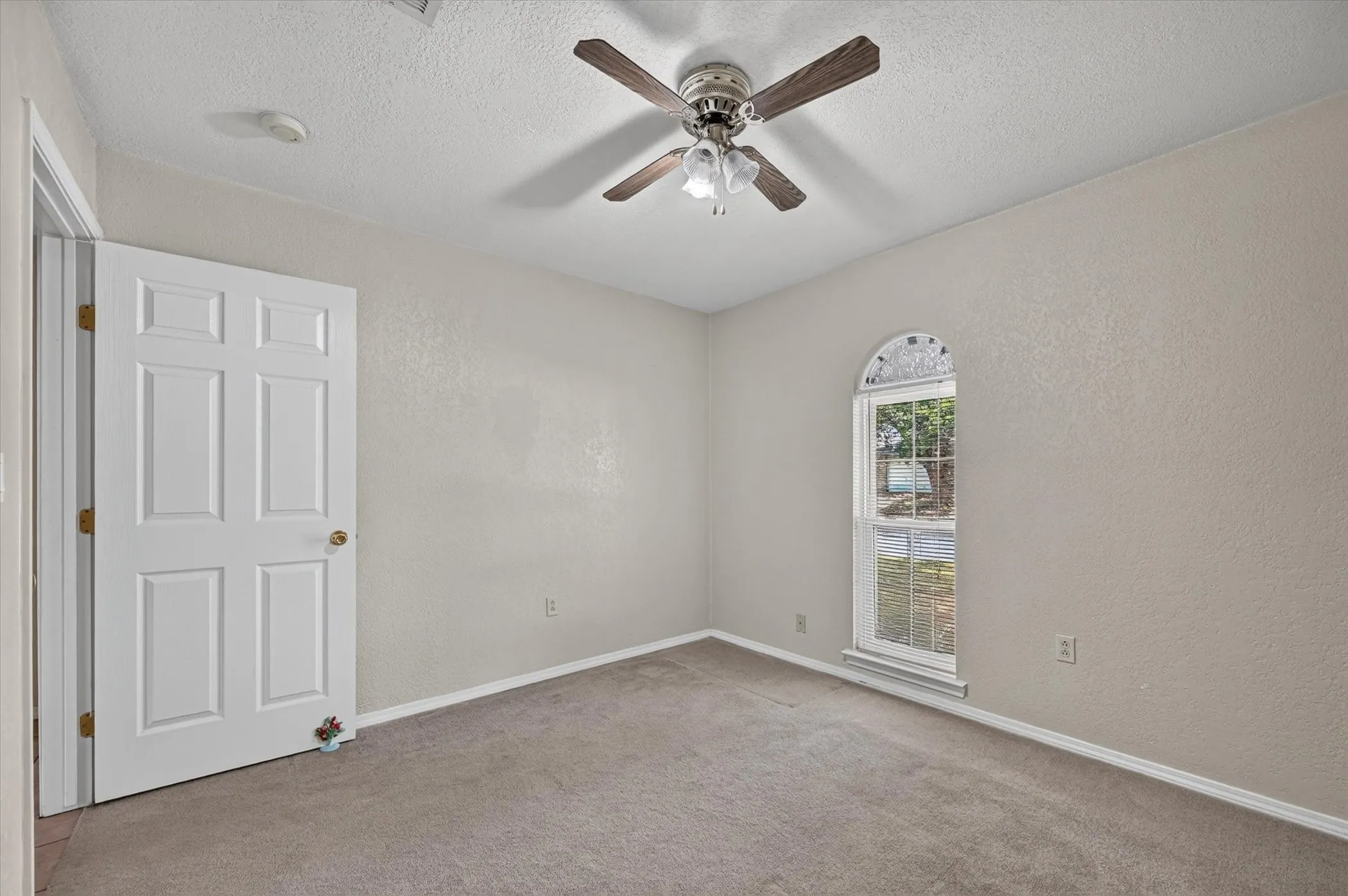 Single Family Residence For Sale in Dallas County , 6220 Magnolia Lane, Rowlett, Texas 75089, 3 Bedroom, 2 Bathroom, 1 Garage spaces, 1,289 Sqft, built in 1974, mls#21340487, Real Estate Agent in Rowlett, Homes For Sale in Dallas county, Homes For Sale in Rowlett, Realtor in Rowlett Texas, Real Estate Brokerage Independent Realty Texas, Luminita Cordes Realtor