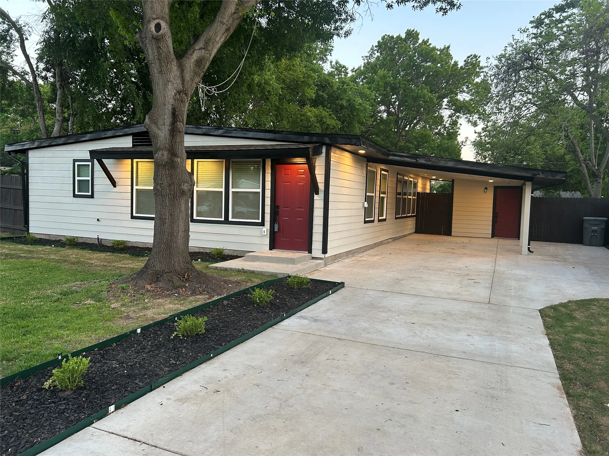 Single Family Residence For Sale in Dallas County , 10312 Desdemona Drive, Dallas, Texas 75228, 4 Bedroom, 3 Bathroom, Garage spaces, 1,800 Sqft, built in 1952, mls#21354731, Real Estate Agent in Dallas, Homes For Sale in Dallas county, Homes For Sale in Dallas, Realtor in Dallas Texas, Real Estate Brokerage Independent Realty Texas, Luminita Cordes Realtor