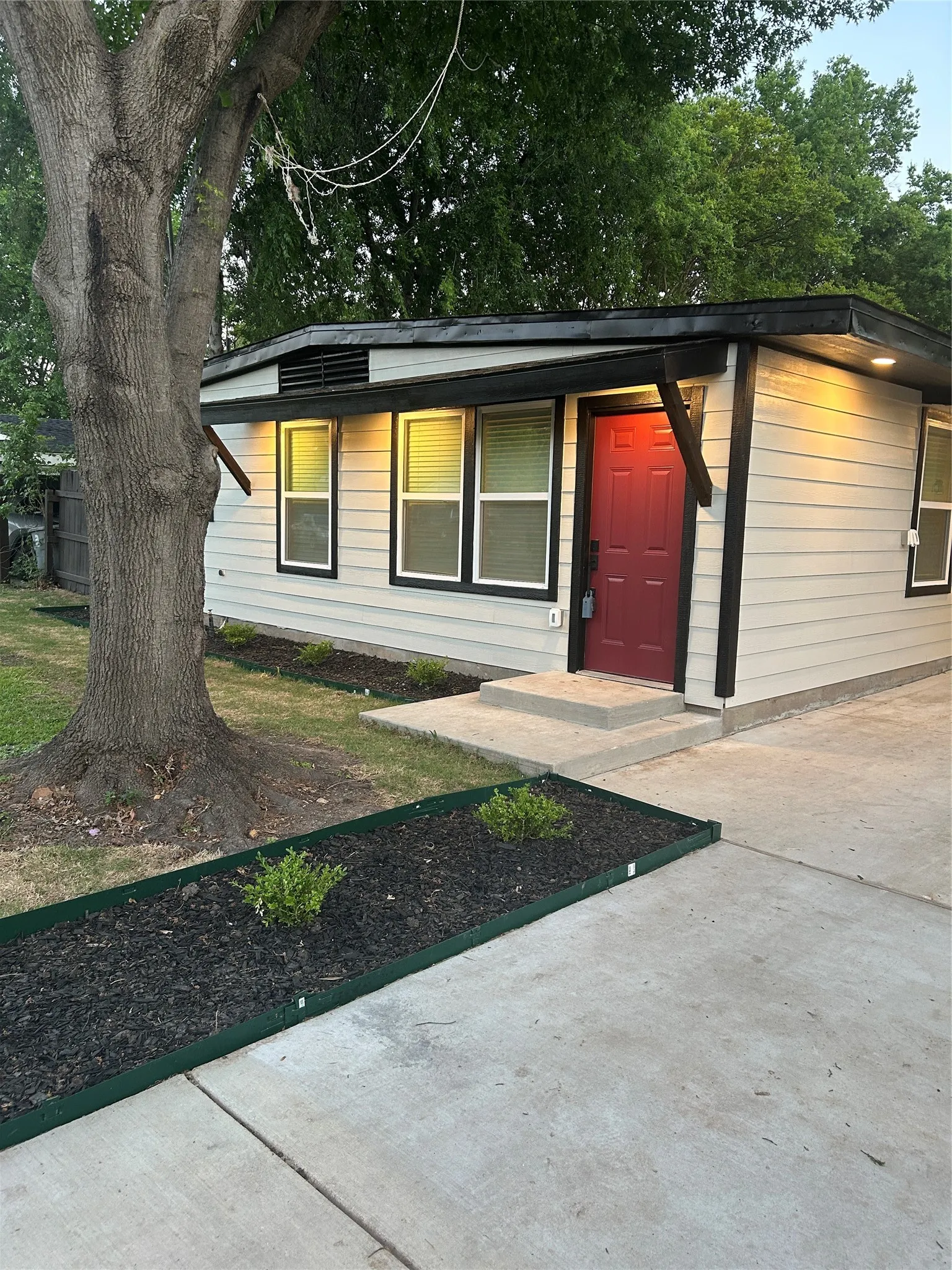 Single Family Residence For Sale in Dallas County , 10312 Desdemona Drive, Dallas, Texas 75228, 4 Bedroom, 3 Bathroom, Garage spaces, 1,800 Sqft, built in 1952, mls#21354731, Real Estate Agent in Dallas, Homes For Sale in Dallas county, Homes For Sale in Dallas, Realtor in Dallas Texas, Real Estate Brokerage Independent Realty Texas, Luminita Cordes Realtor