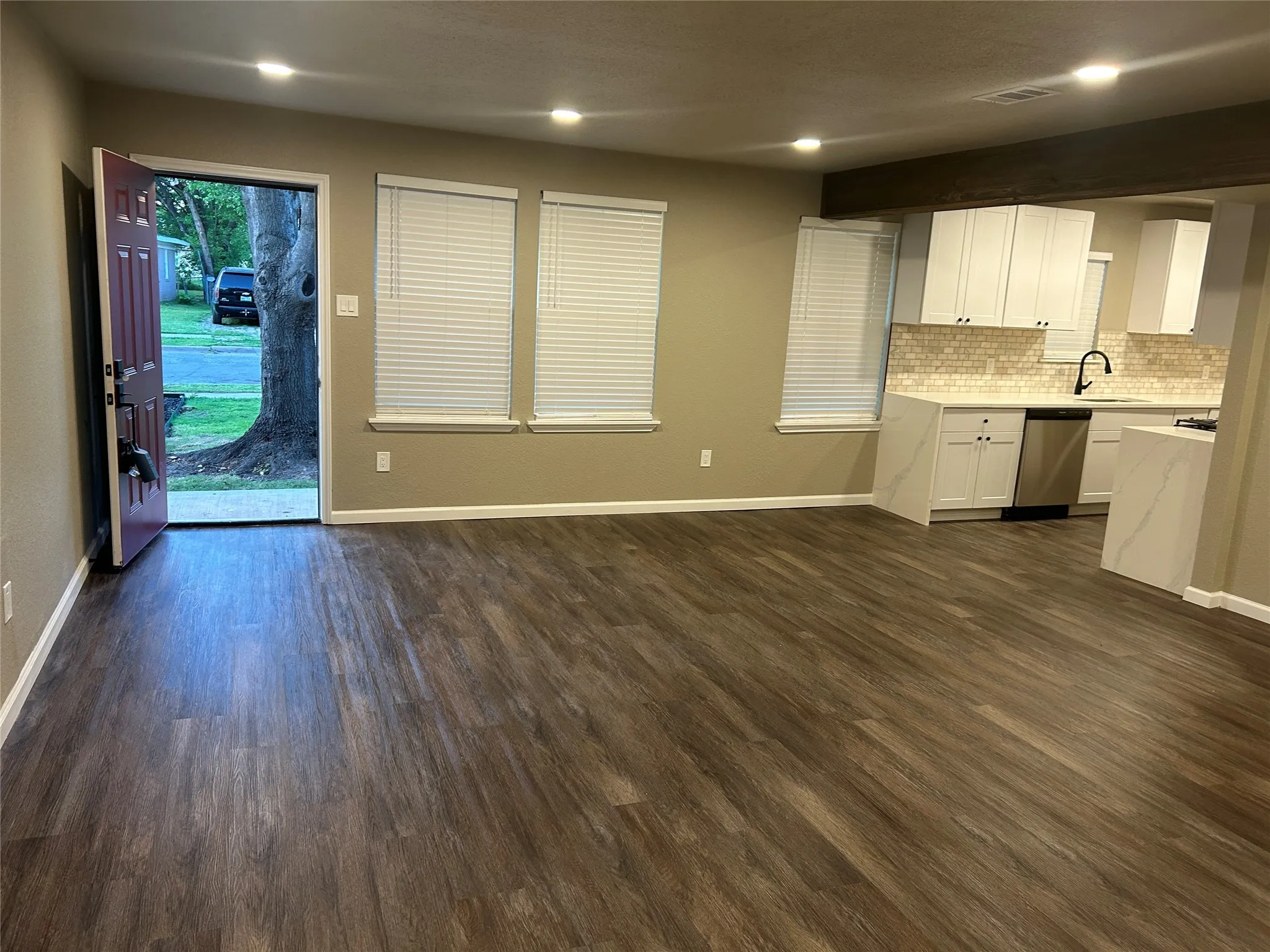 Single Family Residence For Sale in Dallas County , 10312 Desdemona Drive, Dallas, Texas 75228, 4 Bedroom, 3 Bathroom, Garage spaces, 1,800 Sqft, built in 1952, mls#21354731, Real Estate Agent in Dallas, Homes For Sale in Dallas county, Homes For Sale in Dallas, Realtor in Dallas Texas, Real Estate Brokerage Independent Realty Texas, Luminita Cordes Realtor