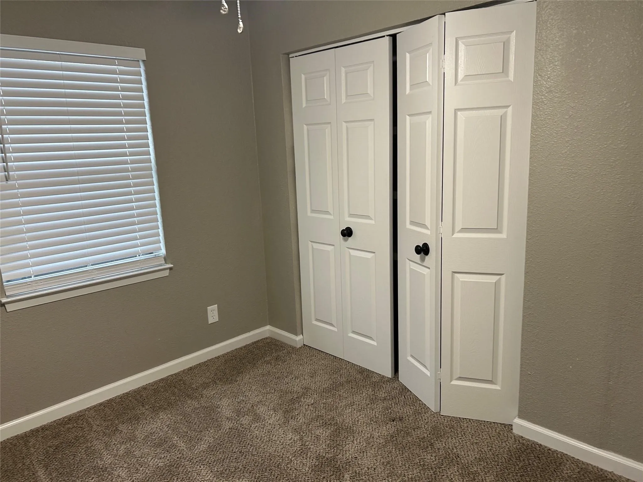 Single Family Residence For Sale in Dallas County , 220 N Bernice Drive, Garland, Texas 75042, 4 Bedroom, 2 Bathroom, Garage spaces, 1,950 Sqft, built in 1963, mls#21354733, Real Estate Agent in Garland, Homes For Sale in Dallas county, Homes For Sale in Garland, Realtor in Garland Texas, Real Estate Brokerage Independent Realty Texas, Luminita Cordes Realtor