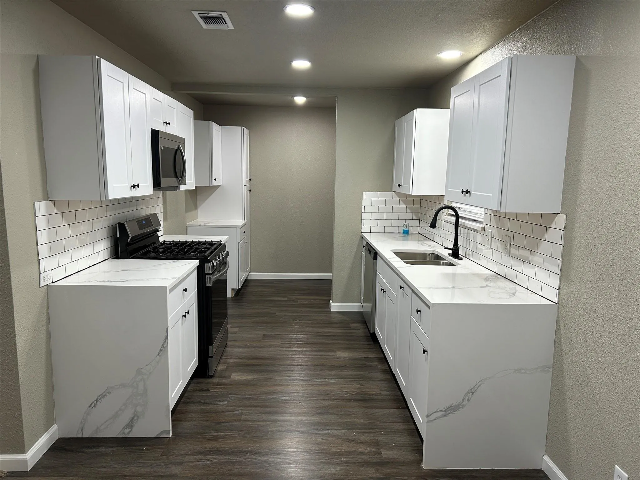 Single Family Residence For Sale in Dallas County , 220 N Bernice Drive, Garland, Texas 75042, 4 Bedroom, 2 Bathroom, Garage spaces, 1,950 Sqft, built in 1963, mls#21354733, Real Estate Agent in Garland, Homes For Sale in Dallas county, Homes For Sale in Garland, Realtor in Garland Texas, Real Estate Brokerage Independent Realty Texas, Luminita Cordes Realtor