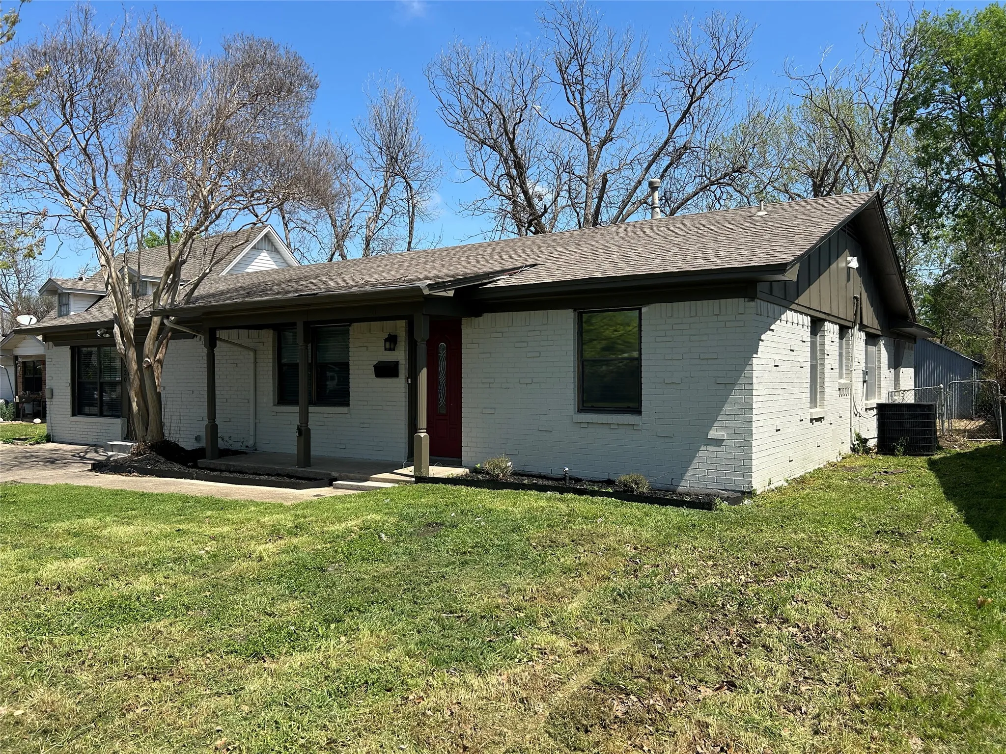 Single Family Residence For Sale in Dallas County , 220 N Bernice Drive, Garland, Texas 75042, 4 Bedroom, 2 Bathroom, Garage spaces, 1,950 Sqft, built in 1963, mls#21354733, Real Estate Agent in Garland, Homes For Sale in Dallas county, Homes For Sale in Garland, Realtor in Garland Texas, Real Estate Brokerage Independent Realty Texas, Luminita Cordes Realtor