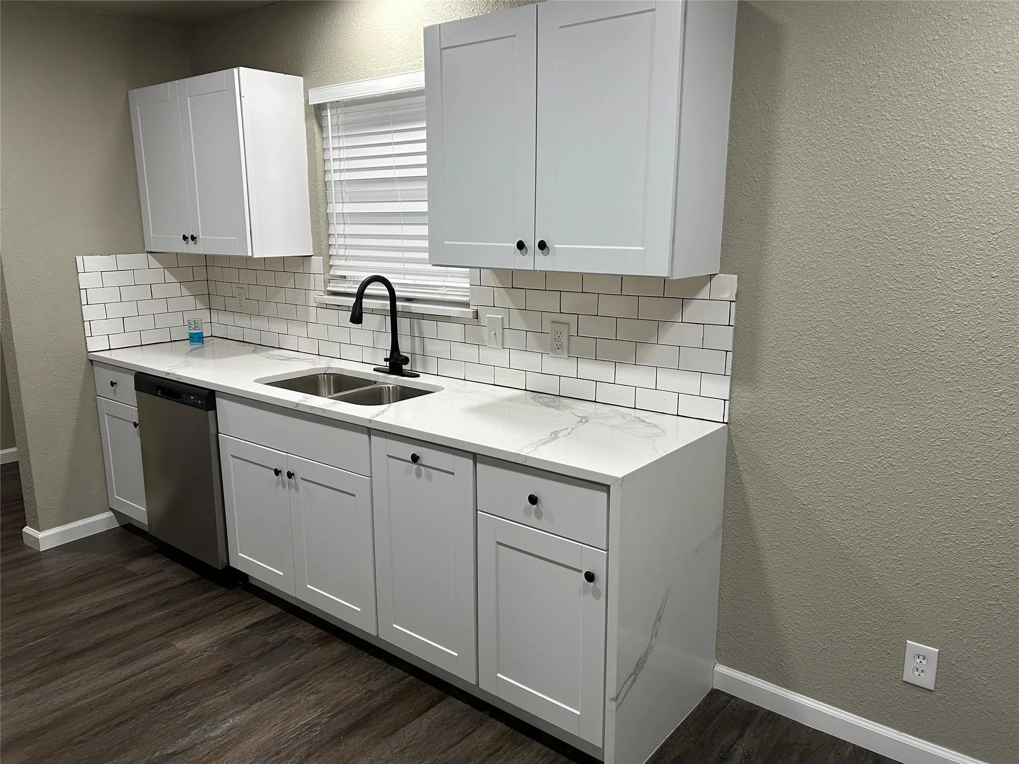 Single Family Residence For Sale in Dallas County , 220 N Bernice Drive, Garland, Texas 75042, 4 Bedroom, 2 Bathroom, Garage spaces, 1,950 Sqft, built in 1963, mls#21354733, Real Estate Agent in Garland, Homes For Sale in Dallas county, Homes For Sale in Garland, Realtor in Garland Texas, Real Estate Brokerage Independent Realty Texas, Luminita Cordes Realtor