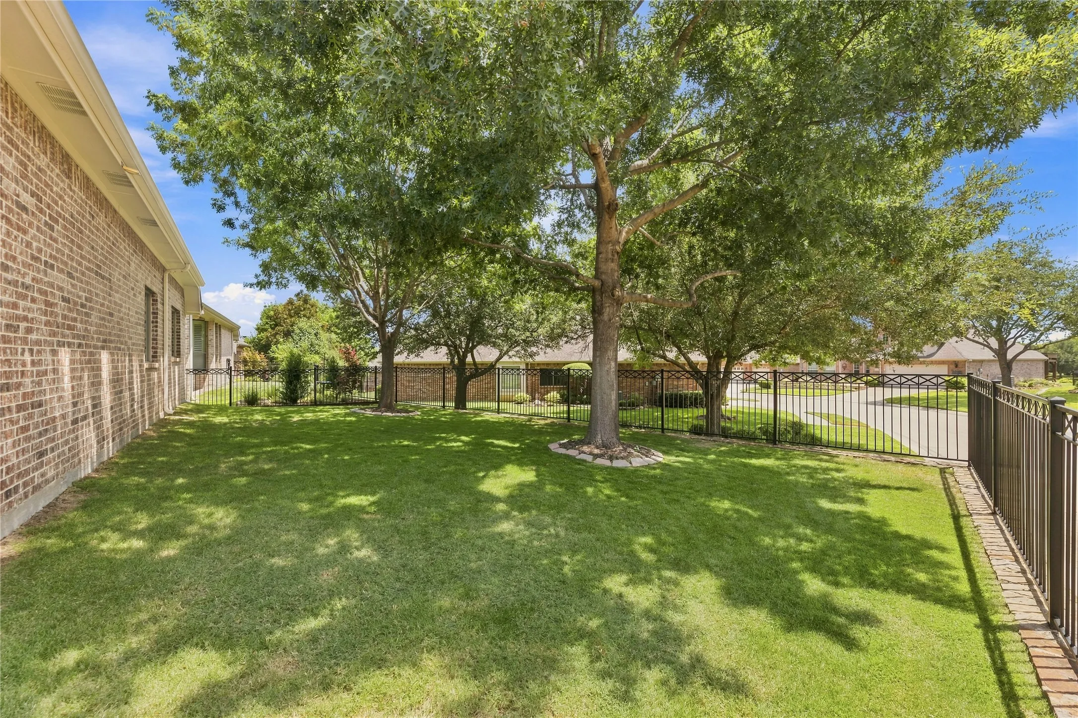 Single Family Residence For Sale in Collin County , 628 Scenic Ranch Circle, Fairview, Texas 75069, 2 Bedroom, 2 Bathroom, 2 Garage spaces, 1,925 Sqft, built in 2003, mls#21354616, Real Estate Agent in Fairview, Homes For Sale in Collin county, Homes For Sale in Fairview, Realtor in Fairview Texas, Real Estate Brokerage Independent Realty Texas, Luminita Cordes Realtor