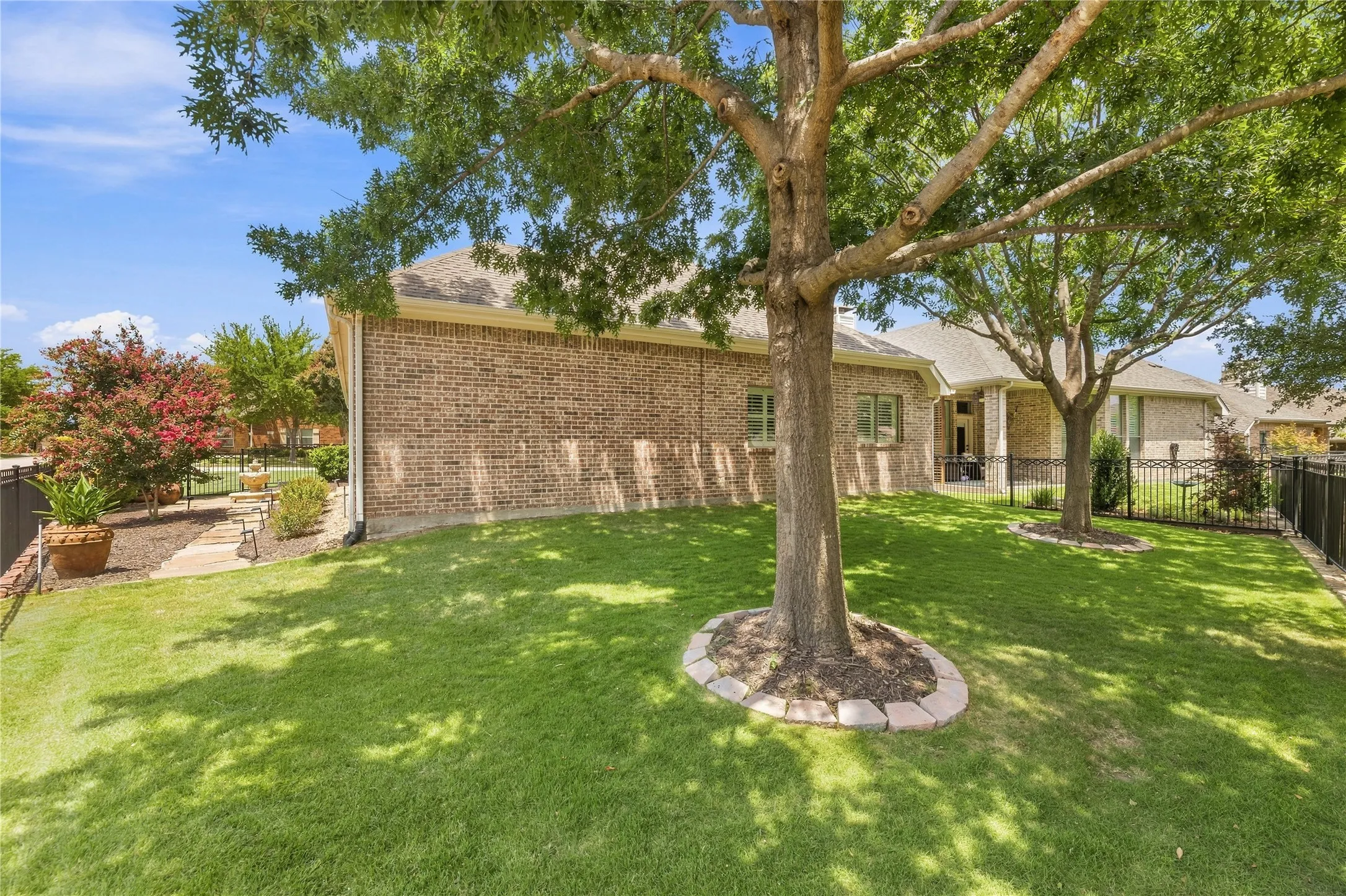 Single Family Residence For Sale in Collin County , 628 Scenic Ranch Circle, Fairview, Texas 75069, 2 Bedroom, 2 Bathroom, 2 Garage spaces, 1,925 Sqft, built in 2003, mls#21354616, Real Estate Agent in Fairview, Homes For Sale in Collin county, Homes For Sale in Fairview, Realtor in Fairview Texas, Real Estate Brokerage Independent Realty Texas, Luminita Cordes Realtor