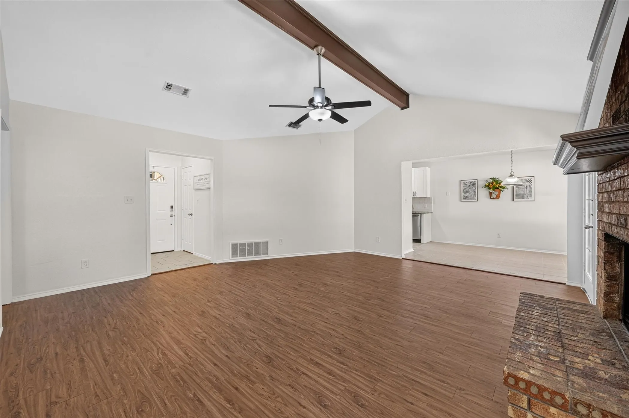 Single Family Residence For Sale in Tarrant County , 7717 Dove Court, Watauga, Texas 76148, 3 Bedroom, 2 Bathroom, 2 Garage spaces, 1,216 Sqft, built in 1983, mls#21347872, Real Estate Agent in Watauga, Homes For Sale in Tarrant county, Homes For Sale in Watauga, Realtor in Watauga Texas, Real Estate Brokerage Independent Realty Texas, Luminita Cordes Realtor