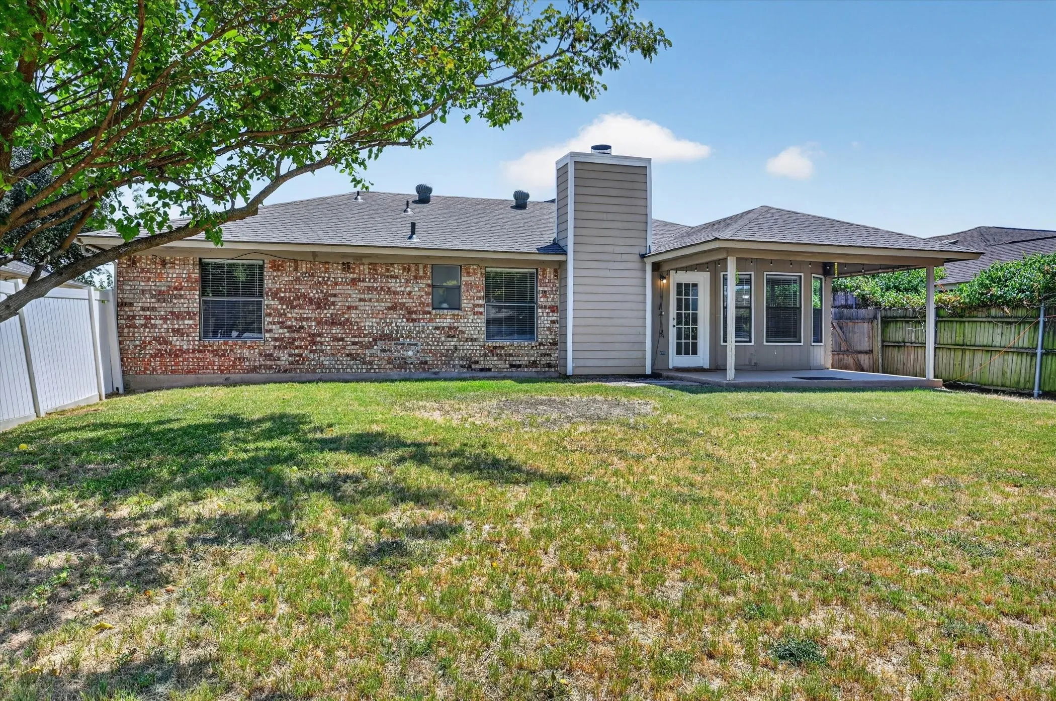 Single Family Residence For Sale in Tarrant County , 7717 Dove Court, Watauga, Texas 76148, 3 Bedroom, 2 Bathroom, 2 Garage spaces, 1,216 Sqft, built in 1983, mls#21347872, Real Estate Agent in Watauga, Homes For Sale in Tarrant county, Homes For Sale in Watauga, Realtor in Watauga Texas, Real Estate Brokerage Independent Realty Texas, Luminita Cordes Realtor