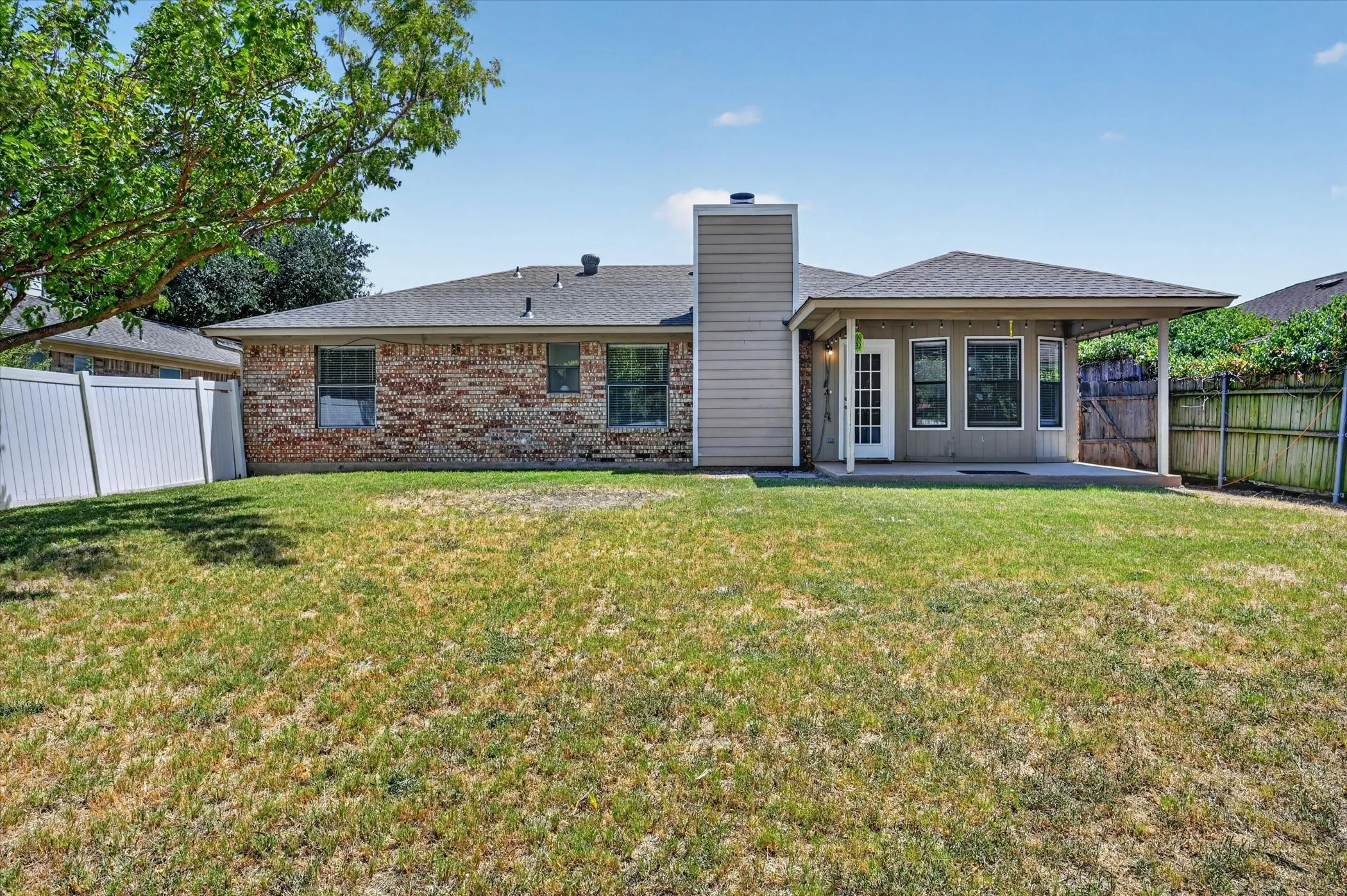 Single Family Residence For Sale in Tarrant County , 7717 Dove Court, Watauga, Texas 76148, 3 Bedroom, 2 Bathroom, 2 Garage spaces, 1,216 Sqft, built in 1983, mls#21347872, Real Estate Agent in Watauga, Homes For Sale in Tarrant county, Homes For Sale in Watauga, Realtor in Watauga Texas, Real Estate Brokerage Independent Realty Texas, Luminita Cordes Realtor
