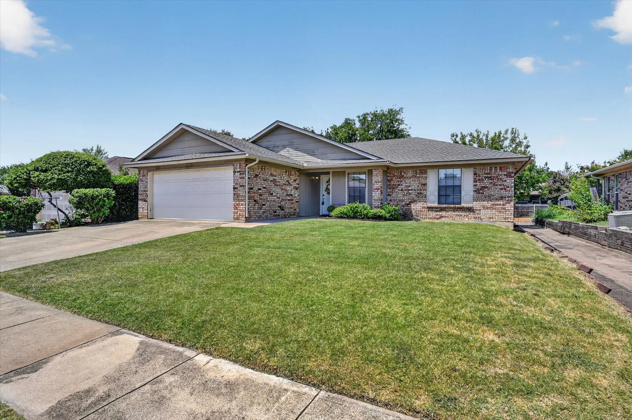 Single Family Residence For Sale in Tarrant County , 7717 Dove Court, Watauga, Texas 76148, 3 Bedroom, 2 Bathroom, 2 Garage spaces, 1,216 Sqft, built in 1983, mls#21347872, Real Estate Agent in Watauga, Homes For Sale in Tarrant county, Homes For Sale in Watauga, Realtor in Watauga Texas, Real Estate Brokerage Independent Realty Texas, Luminita Cordes Realtor