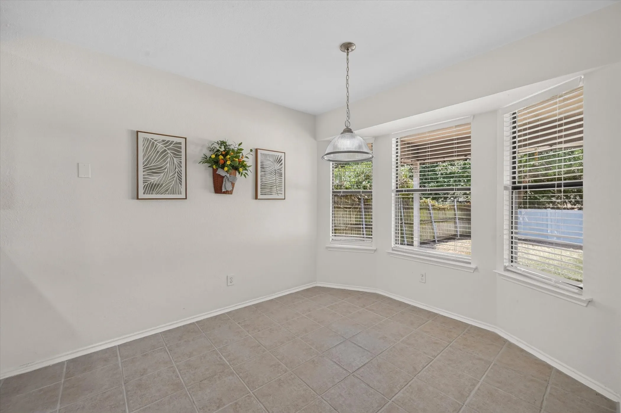 Single Family Residence For Sale in Tarrant County , 7717 Dove Court, Watauga, Texas 76148, 3 Bedroom, 2 Bathroom, 2 Garage spaces, 1,216 Sqft, built in 1983, mls#21347872, Real Estate Agent in Watauga, Homes For Sale in Tarrant county, Homes For Sale in Watauga, Realtor in Watauga Texas, Real Estate Brokerage Independent Realty Texas, Luminita Cordes Realtor