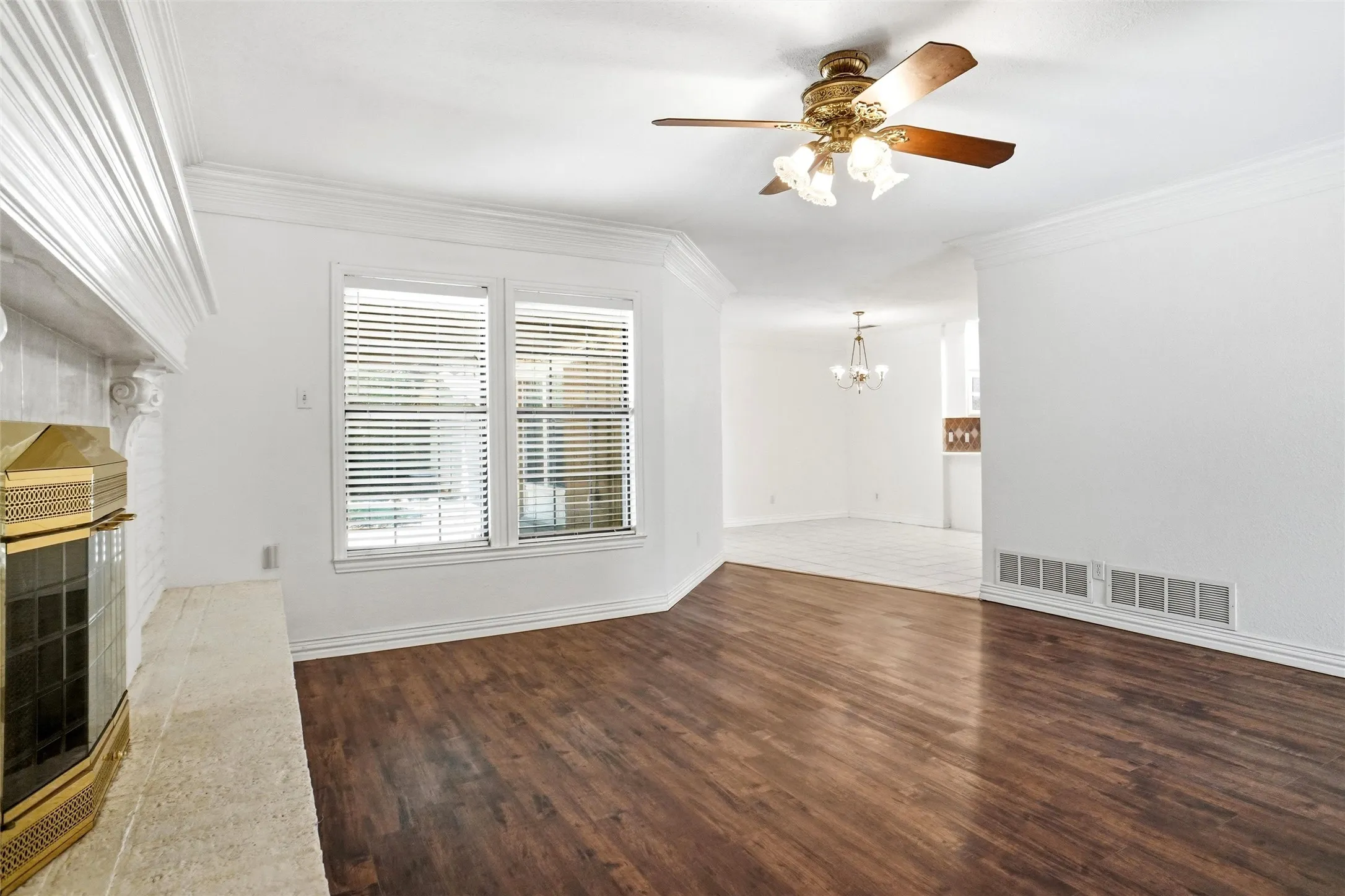 Single Family Residence For Rent in Tarrant County , 1812 Kynette Drive, Euless, Texas 76040, 3 Bedroom, 2 Bathroom, 2 Garage spaces, 1,609 Sqft, built in 1964, mls#21354510, Real Estate Agent in Euless, Homes For Rent in Tarrant county, Homes For Rent in Euless, Realtor in Euless Texas, Real Estate Brokerage Independent Realty Texas, Luminita Cordes Realtor