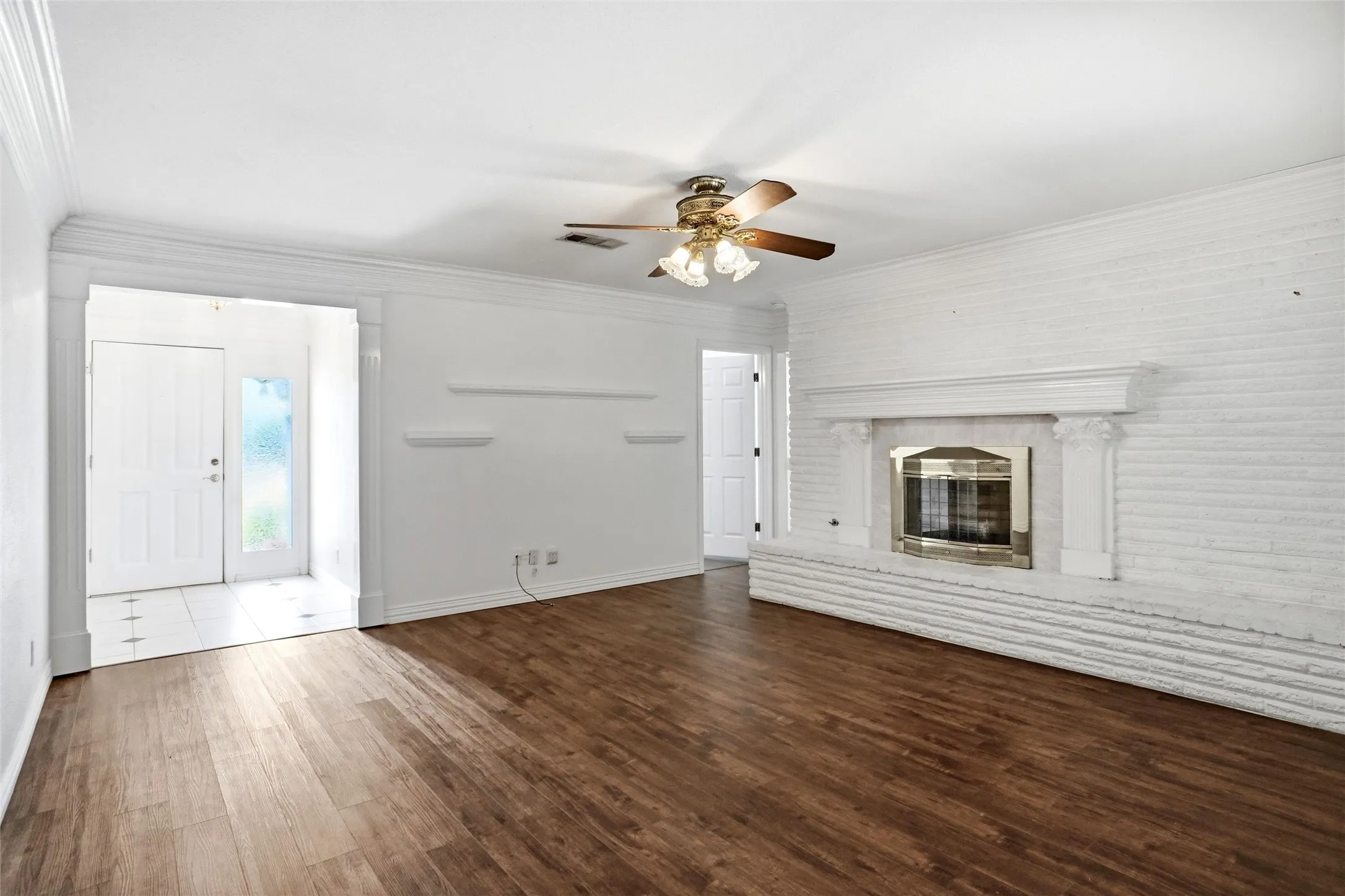 Single Family Residence For Rent in Tarrant County , 1812 Kynette Drive, Euless, Texas 76040, 3 Bedroom, 2 Bathroom, 2 Garage spaces, 1,609 Sqft, built in 1964, mls#21354510, Real Estate Agent in Euless, Homes For Rent in Tarrant county, Homes For Rent in Euless, Realtor in Euless Texas, Real Estate Brokerage Independent Realty Texas, Luminita Cordes Realtor