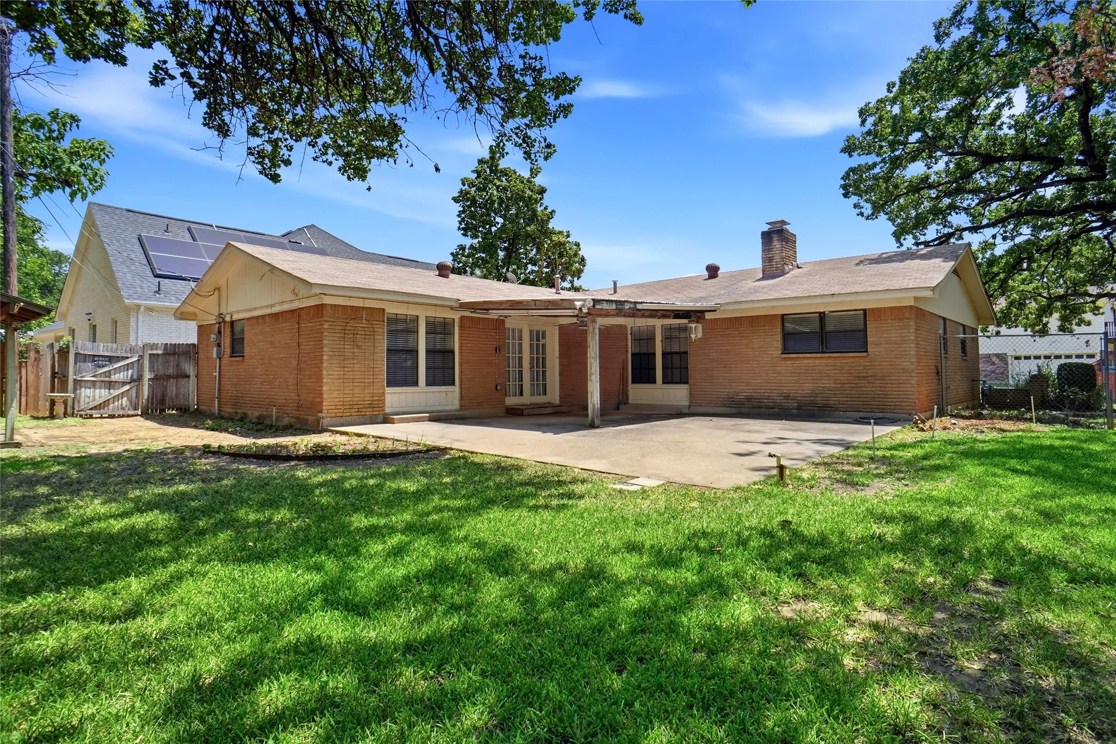 Single Family Residence For Rent in Tarrant County , 1812 Kynette Drive, Euless, Texas 76040, 3 Bedroom, 2 Bathroom, 2 Garage spaces, 1,609 Sqft, built in 1964, mls#21354510, Real Estate Agent in Euless, Homes For Rent in Tarrant county, Homes For Rent in Euless, Realtor in Euless Texas, Real Estate Brokerage Independent Realty Texas, Luminita Cordes Realtor