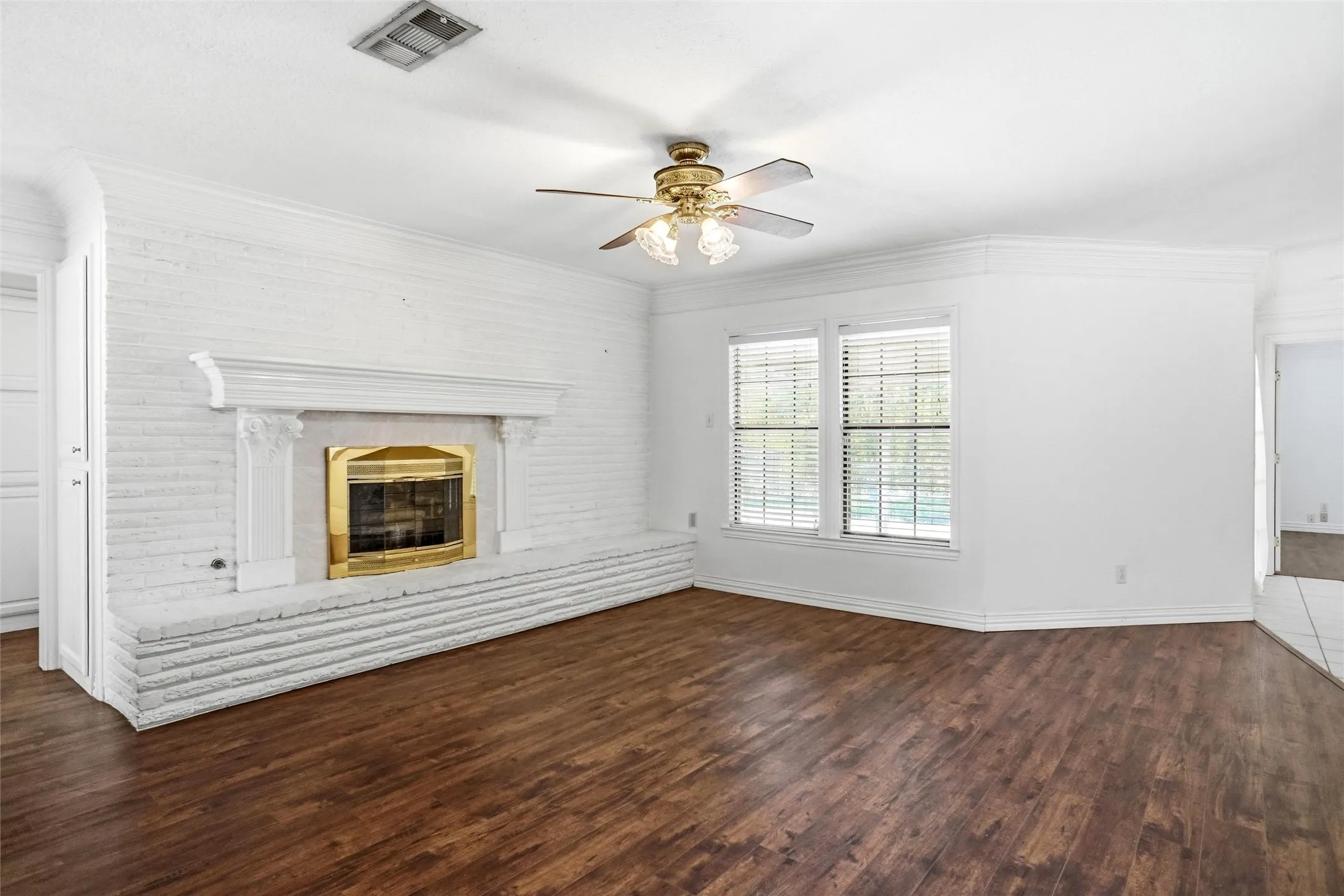 Single Family Residence For Rent in Tarrant County , 1812 Kynette Drive, Euless, Texas 76040, 3 Bedroom, 2 Bathroom, 2 Garage spaces, 1,609 Sqft, built in 1964, mls#21354510, Real Estate Agent in Euless, Homes For Rent in Tarrant county, Homes For Rent in Euless, Realtor in Euless Texas, Real Estate Brokerage Independent Realty Texas, Luminita Cordes Realtor