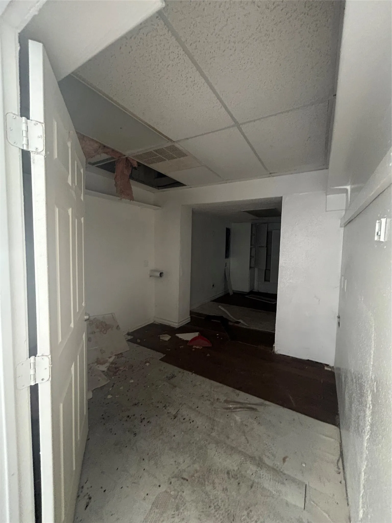 Industrial For Sale in Tarrant County , 200 N Beach Street, Fort Worth, Texas 76111, 0, 0, Garage spaces, 2,078 Sqft, built in 1960, mls#21354736, Real Estate Agent in Fort Worth, Homes For Sale in Tarrant county, Homes For Sale in Fort Worth, Realtor in Fort Worth Texas, Real Estate Brokerage Independent Realty Texas, Luminita Cordes Realtor