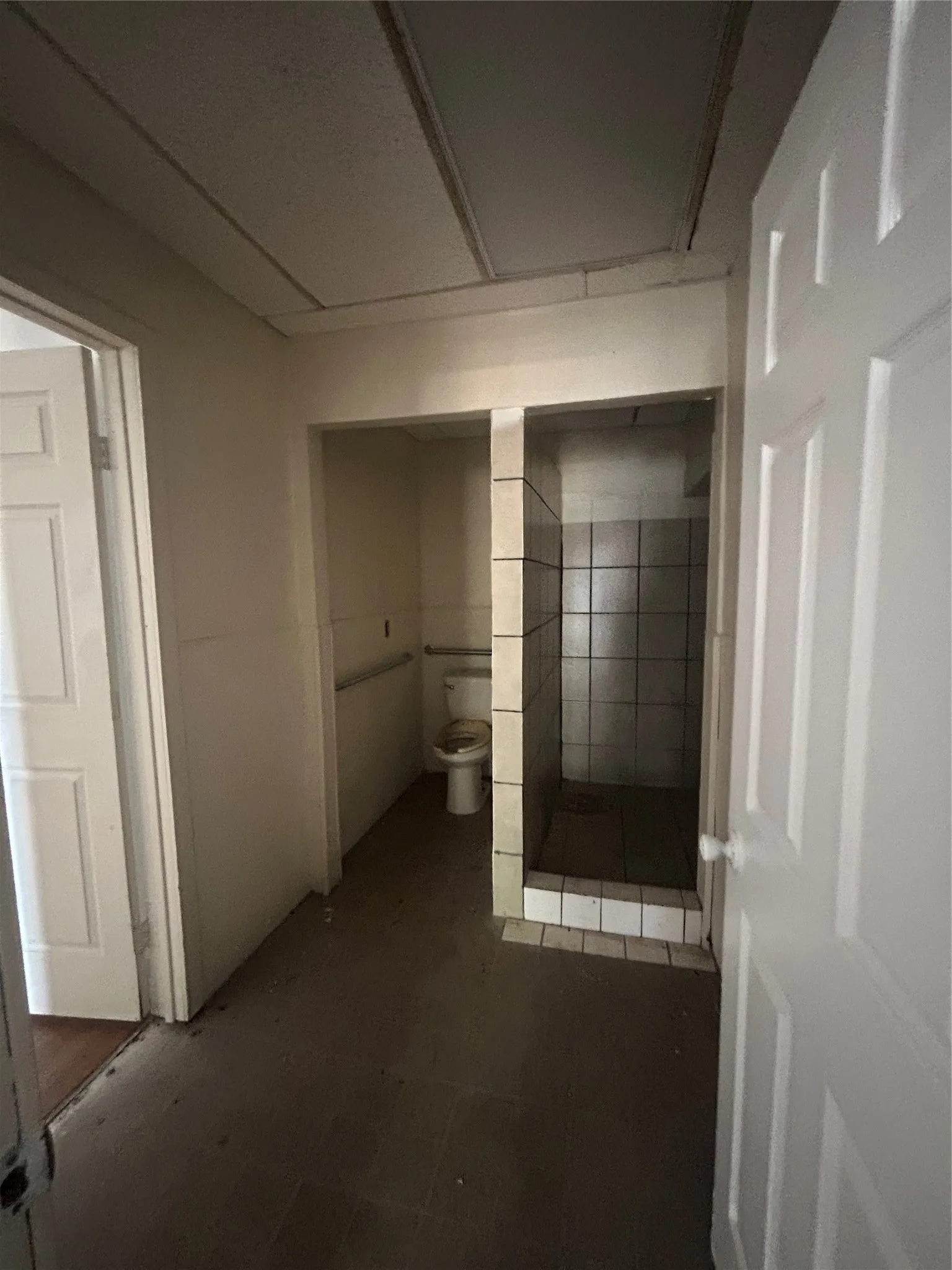 Industrial For Sale in Tarrant County , 200 N Beach Street, Fort Worth, Texas 76111, 0, 0, Garage spaces, 2,078 Sqft, built in 1960, mls#21354736, Real Estate Agent in Fort Worth, Homes For Sale in Tarrant county, Homes For Sale in Fort Worth, Realtor in Fort Worth Texas, Real Estate Brokerage Independent Realty Texas, Luminita Cordes Realtor