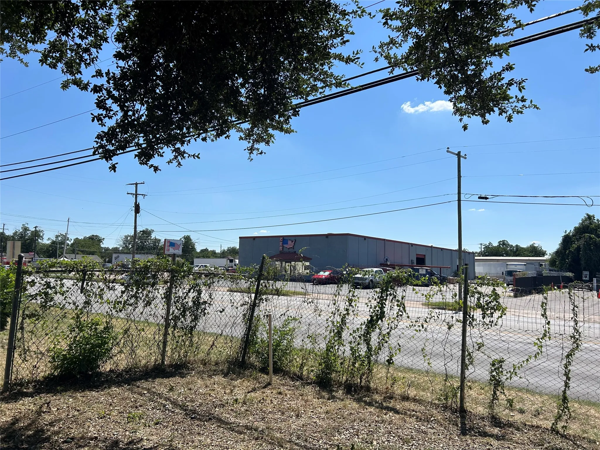Industrial For Sale in Tarrant County , 200 N Beach Street, Fort Worth, Texas 76111, 0, 0, Garage spaces, 2,078 Sqft, built in 1960, mls#21354736, Real Estate Agent in Fort Worth, Homes For Sale in Tarrant county, Homes For Sale in Fort Worth, Realtor in Fort Worth Texas, Real Estate Brokerage Independent Realty Texas, Luminita Cordes Realtor