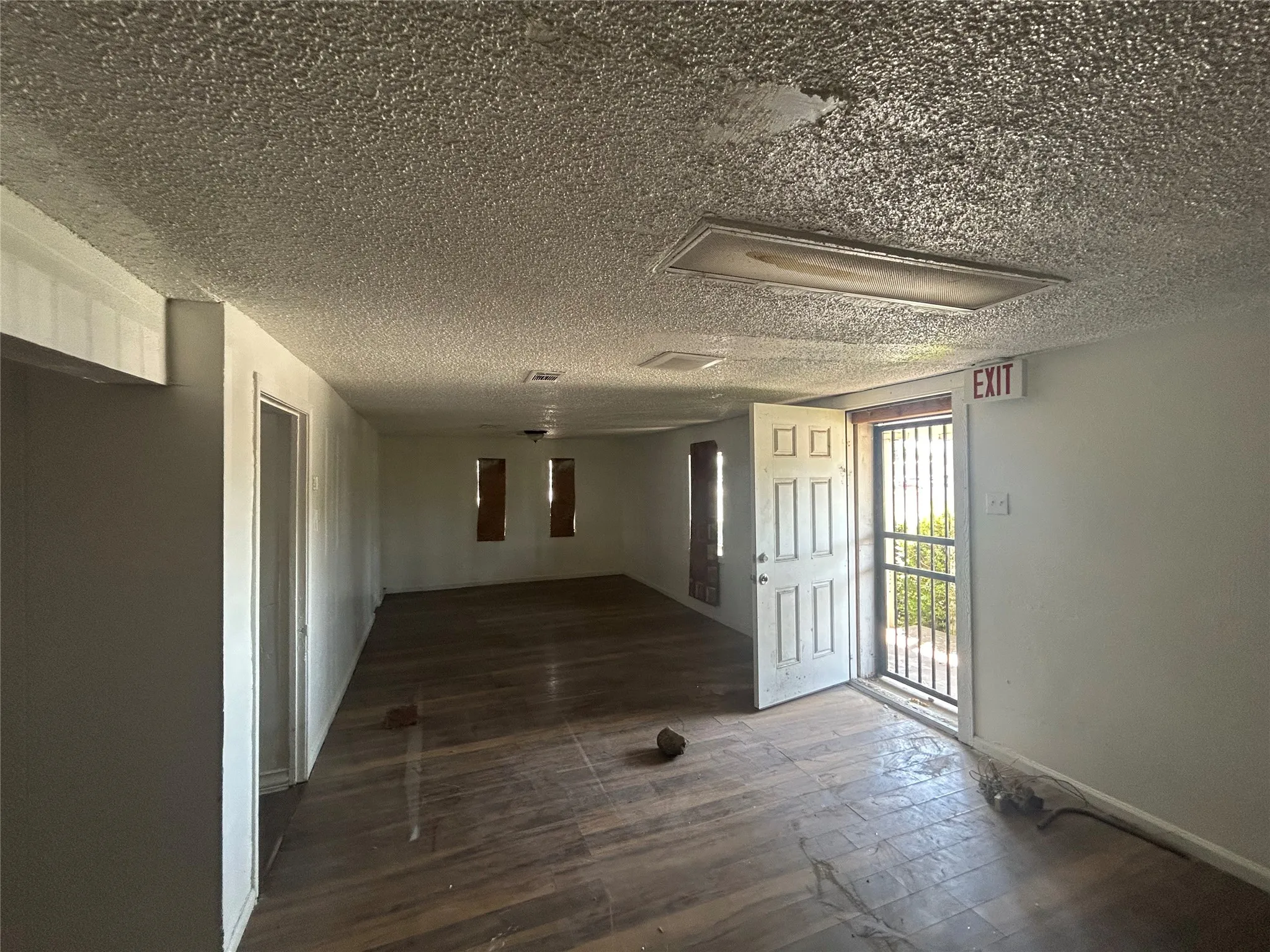 Industrial For Sale in Tarrant County , 200 N Beach Street, Fort Worth, Texas 76111, 0, 0, Garage spaces, 2,078 Sqft, built in 1960, mls#21354736, Real Estate Agent in Fort Worth, Homes For Sale in Tarrant county, Homes For Sale in Fort Worth, Realtor in Fort Worth Texas, Real Estate Brokerage Independent Realty Texas, Luminita Cordes Realtor