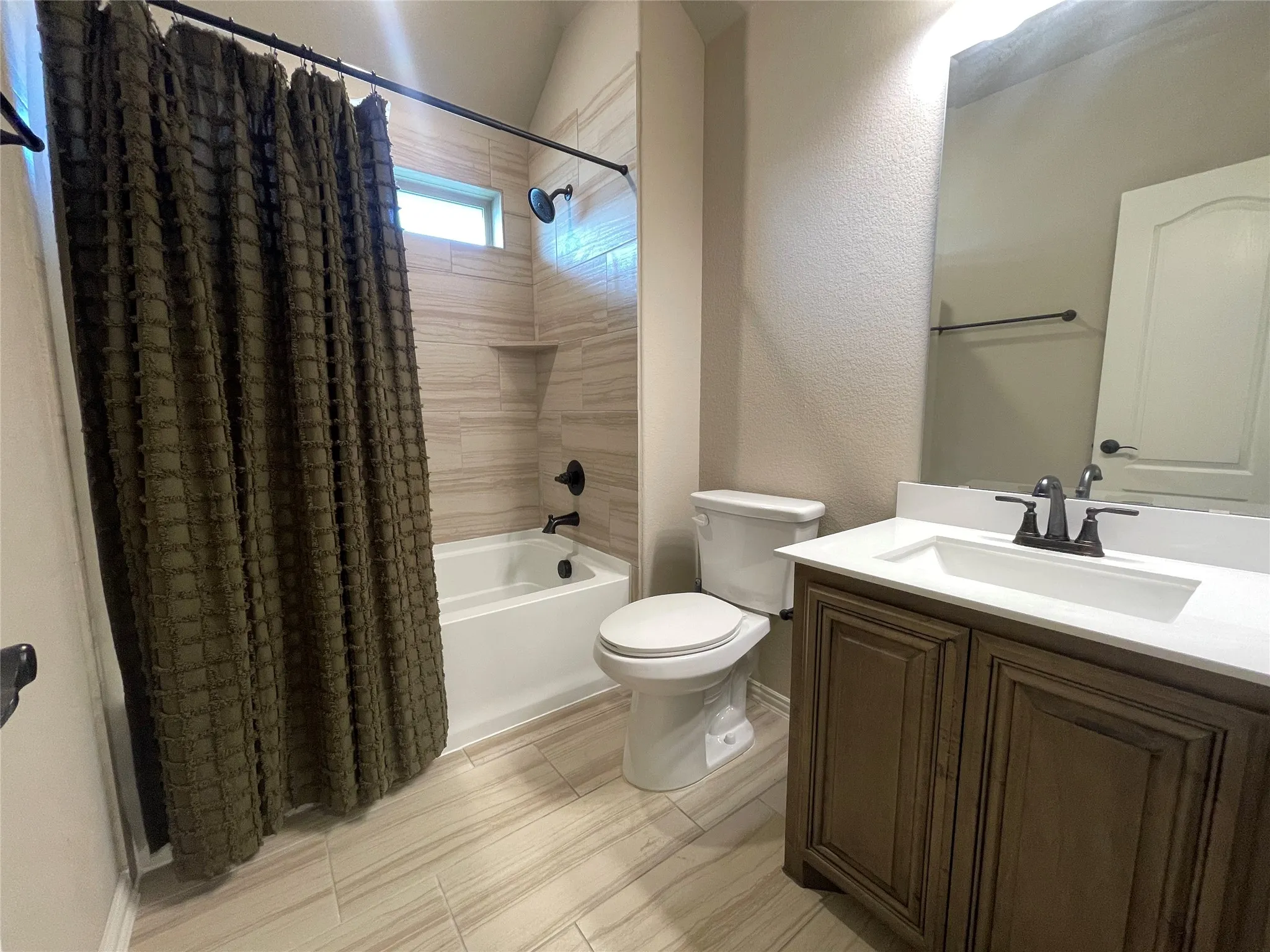 Bathroom #4, upstairs
