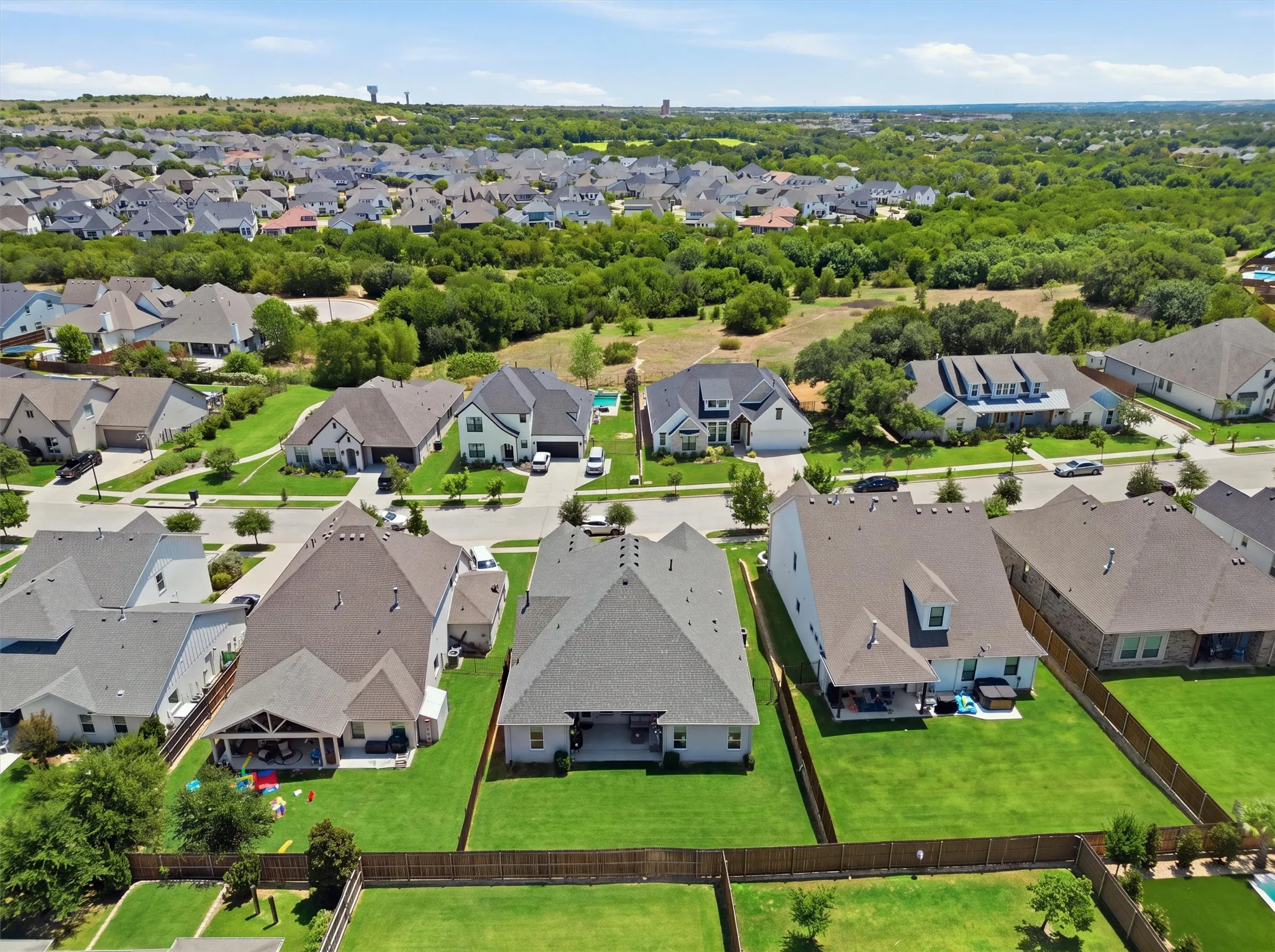 Single Family Residence For Sale in Parker County , 540 Point Vista Drive, Aledo, Texas 76008, 4 Bedroom, 3 Bathroom, 3 Garage spaces, 2,869 Sqft, built in 2020, mls#21354697, Real Estate Agent in Aledo, Homes For Sale in Parker county, Homes For Sale in Aledo, Realtor in Aledo Texas, Real Estate Brokerage Independent Realty Texas, Luminita Cordes Realtor