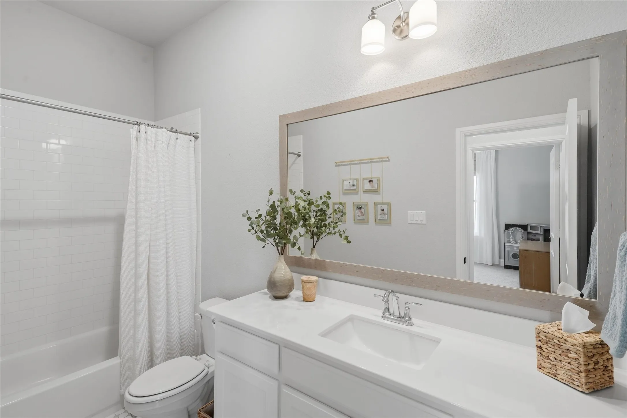 Single Family Residence For Sale in Parker County , 540 Point Vista Drive, Aledo, Texas 76008, 4 Bedroom, 3 Bathroom, 3 Garage spaces, 2,869 Sqft, built in 2020, mls#21354697, Real Estate Agent in Aledo, Homes For Sale in Parker county, Homes For Sale in Aledo, Realtor in Aledo Texas, Real Estate Brokerage Independent Realty Texas, Luminita Cordes Realtor
