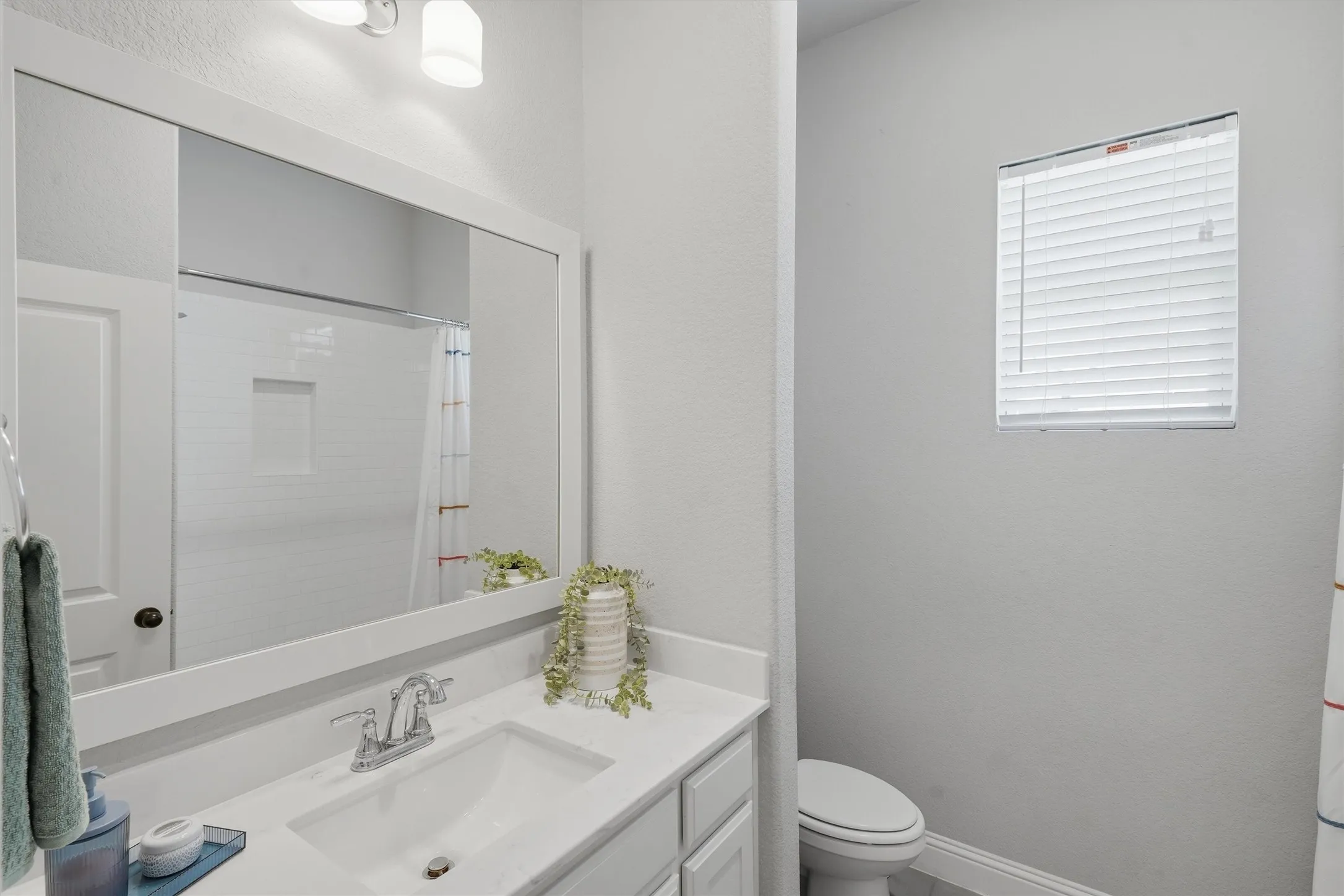 Single Family Residence For Sale in Parker County , 540 Point Vista Drive, Aledo, Texas 76008, 4 Bedroom, 3 Bathroom, 3 Garage spaces, 2,869 Sqft, built in 2020, mls#21354697, Real Estate Agent in Aledo, Homes For Sale in Parker county, Homes For Sale in Aledo, Realtor in Aledo Texas, Real Estate Brokerage Independent Realty Texas, Luminita Cordes Realtor