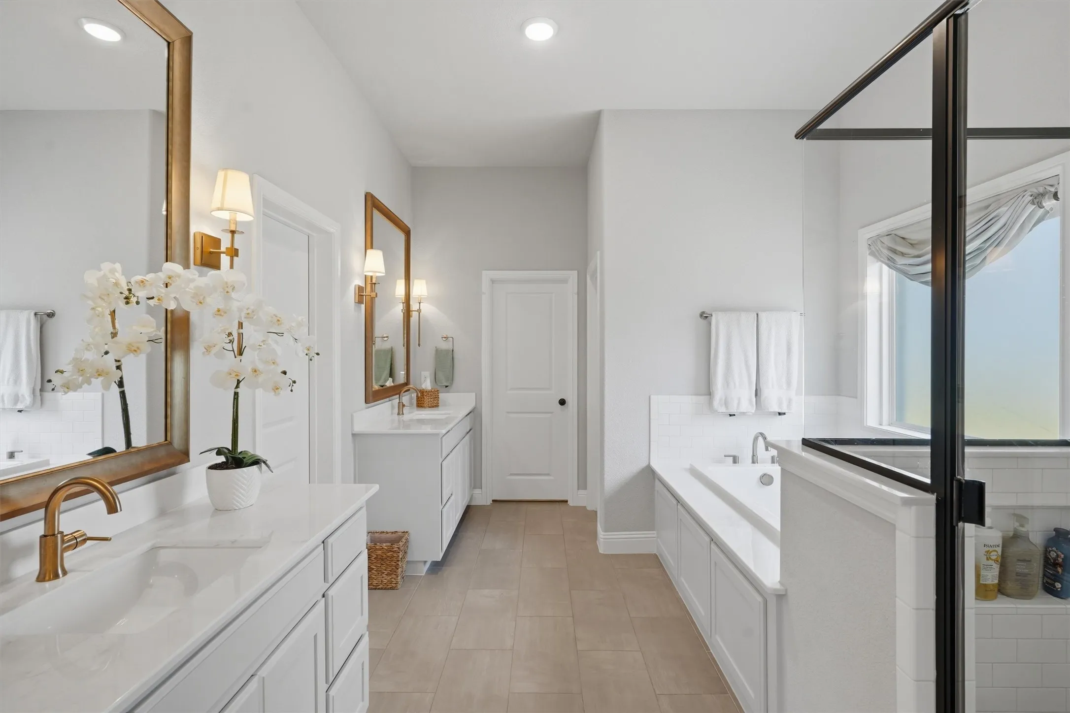 Single Family Residence For Sale in Parker County , 540 Point Vista Drive, Aledo, Texas 76008, 4 Bedroom, 3 Bathroom, 3 Garage spaces, 2,869 Sqft, built in 2020, mls#21354697, Real Estate Agent in Aledo, Homes For Sale in Parker county, Homes For Sale in Aledo, Realtor in Aledo Texas, Real Estate Brokerage Independent Realty Texas, Luminita Cordes Realtor