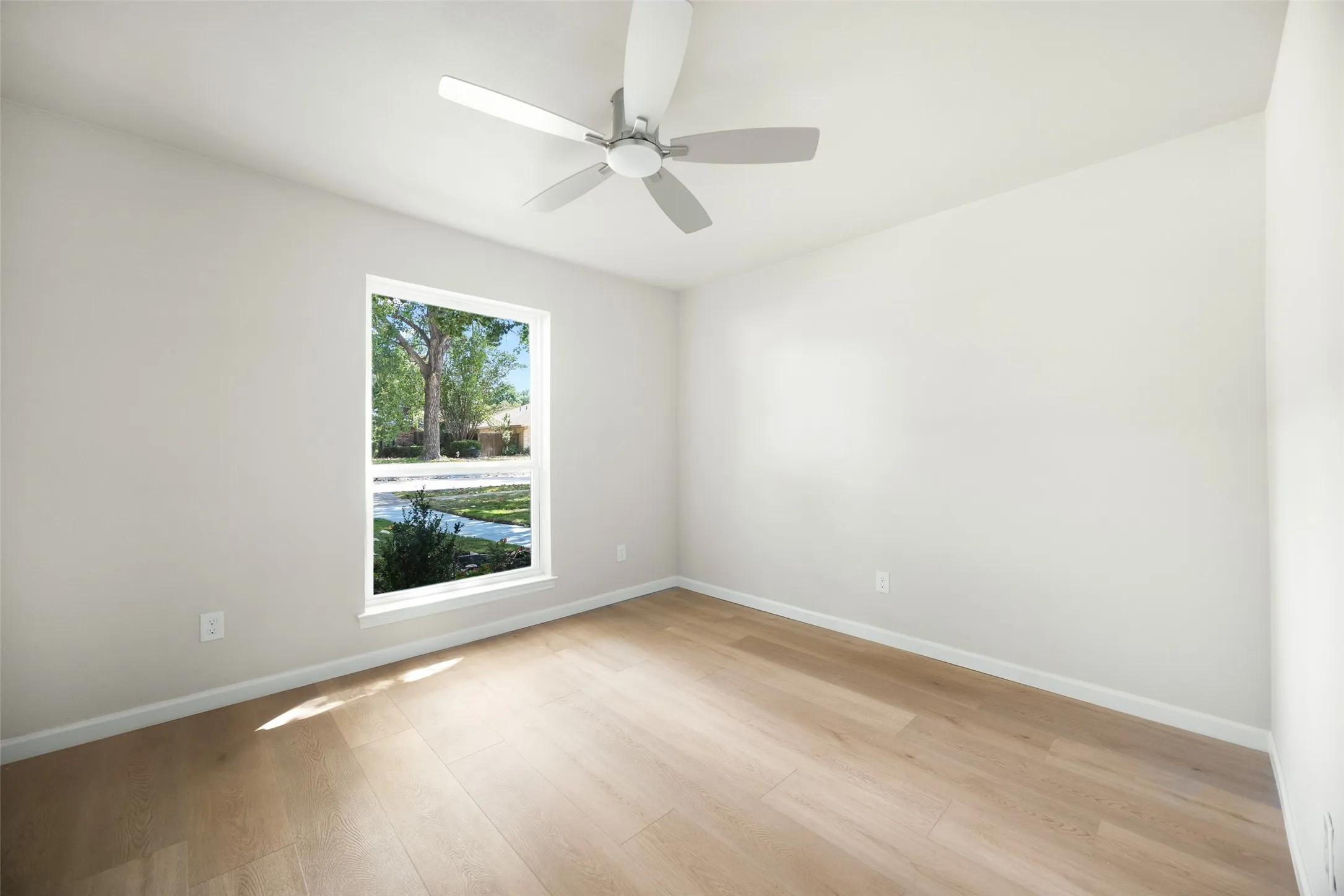 Single Family Residence For Sale in Collin County , 3209 Portside Lane, Plano, Texas 75023, 3 Bedroom, 2 Bathroom, 2 Garage spaces, 1,584 Sqft, built in 1983, mls#21352673, Real Estate Agent in Plano, Homes For Sale in Collin county, Homes For Sale in Plano, Realtor in Plano Texas, Real Estate Brokerage Independent Realty Texas, Luminita Cordes Realtor