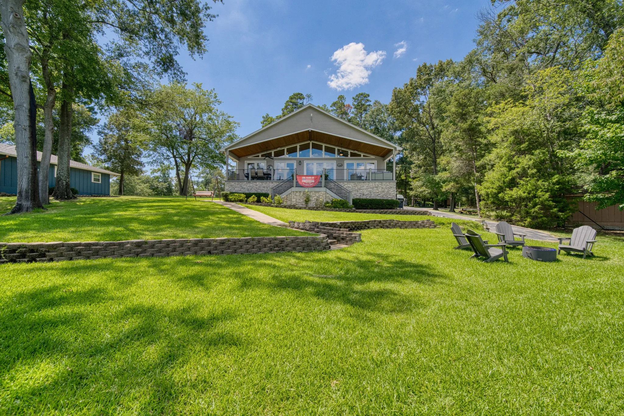 Single Family Residence For Sale in Franklin (TX) County , 115 King Kent Court, Scroggins, Texas 75480, 2 Bedroom, 2 Bathroom, Garage spaces, 1,770 Sqft, built in 1994, Price $995,000, mls#21347232, Real Estate Agent in Scroggins, Homes For Sale in Franklin (TX) county, Homes For Sale in Scroggins, Realtor in Scroggins Texas, Real Estate Brokerage Independent Realty Texas, Luminita Cordes Realtor