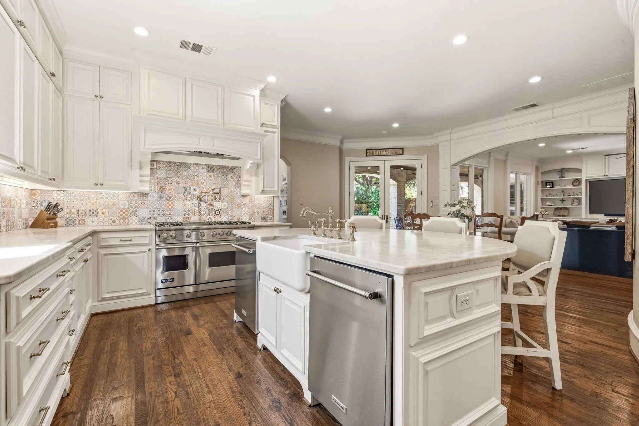 Single Family Residence For Sale in Dallas County , 7635 Bryn Mawr Drive, Dallas, Texas 75225, 4 Bedroom, 7 Bathroom, 2 Garage spaces, 5,834 Sqft, built in 2007, mls#21353735, Real Estate Agent in Dallas, Homes For Sale in Dallas county, Homes For Sale in Dallas, Realtor in Dallas Texas, Real Estate Brokerage Independent Realty Texas, Luminita Cordes Realtor