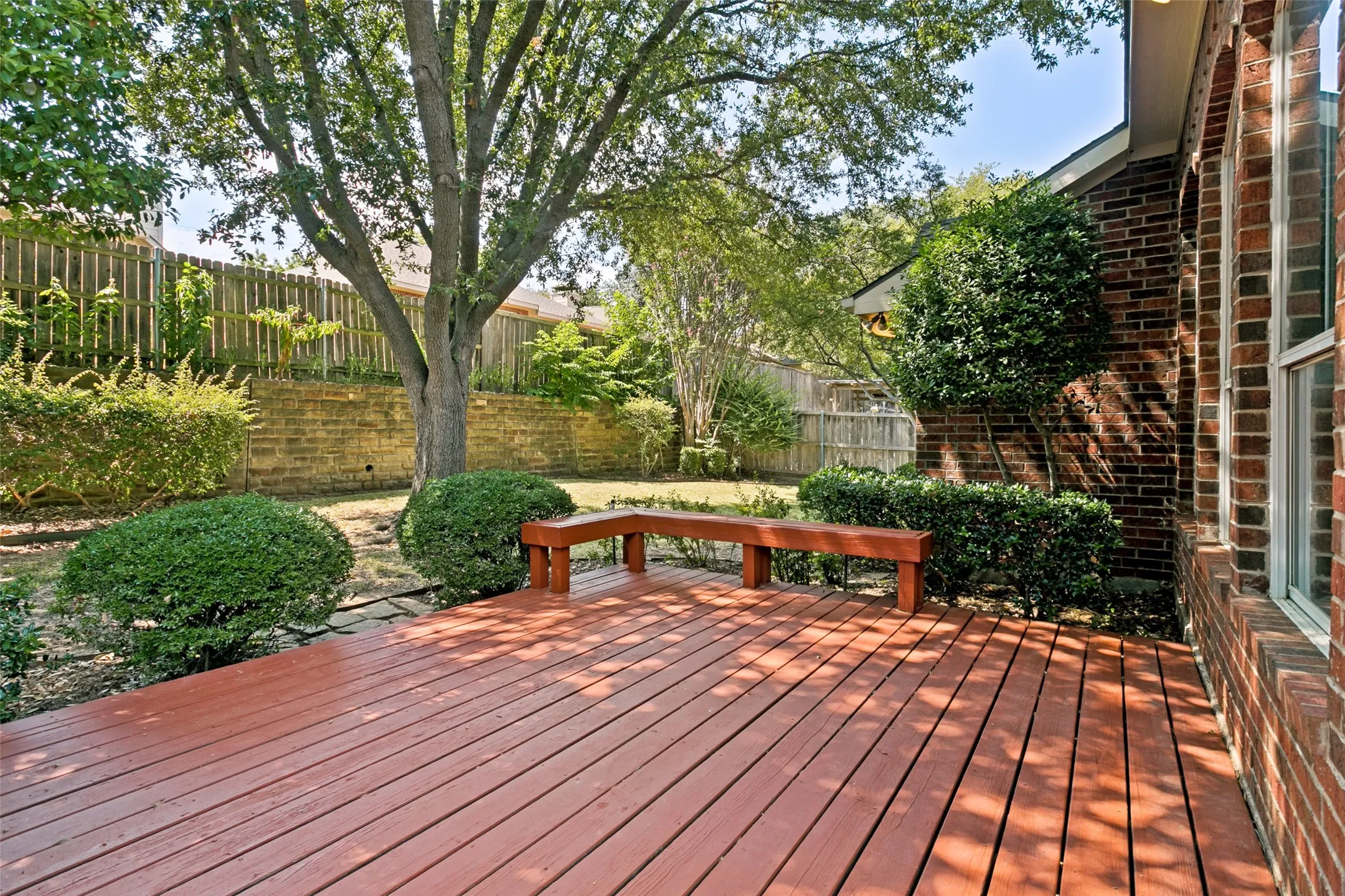 Single Family Residence For Sale in Denton County , 1609 Shadow Crest Drive, Corinth, Texas 76210, 4 Bedroom, 2 Bathroom, 2 Garage spaces, 2,093 Sqft, built in 1997, mls#21352709, Real Estate Agent in Corinth, Homes For Sale in Denton county, Homes For Sale in Corinth, Realtor in Corinth Texas, Real Estate Brokerage Independent Realty Texas, Luminita Cordes Realtor