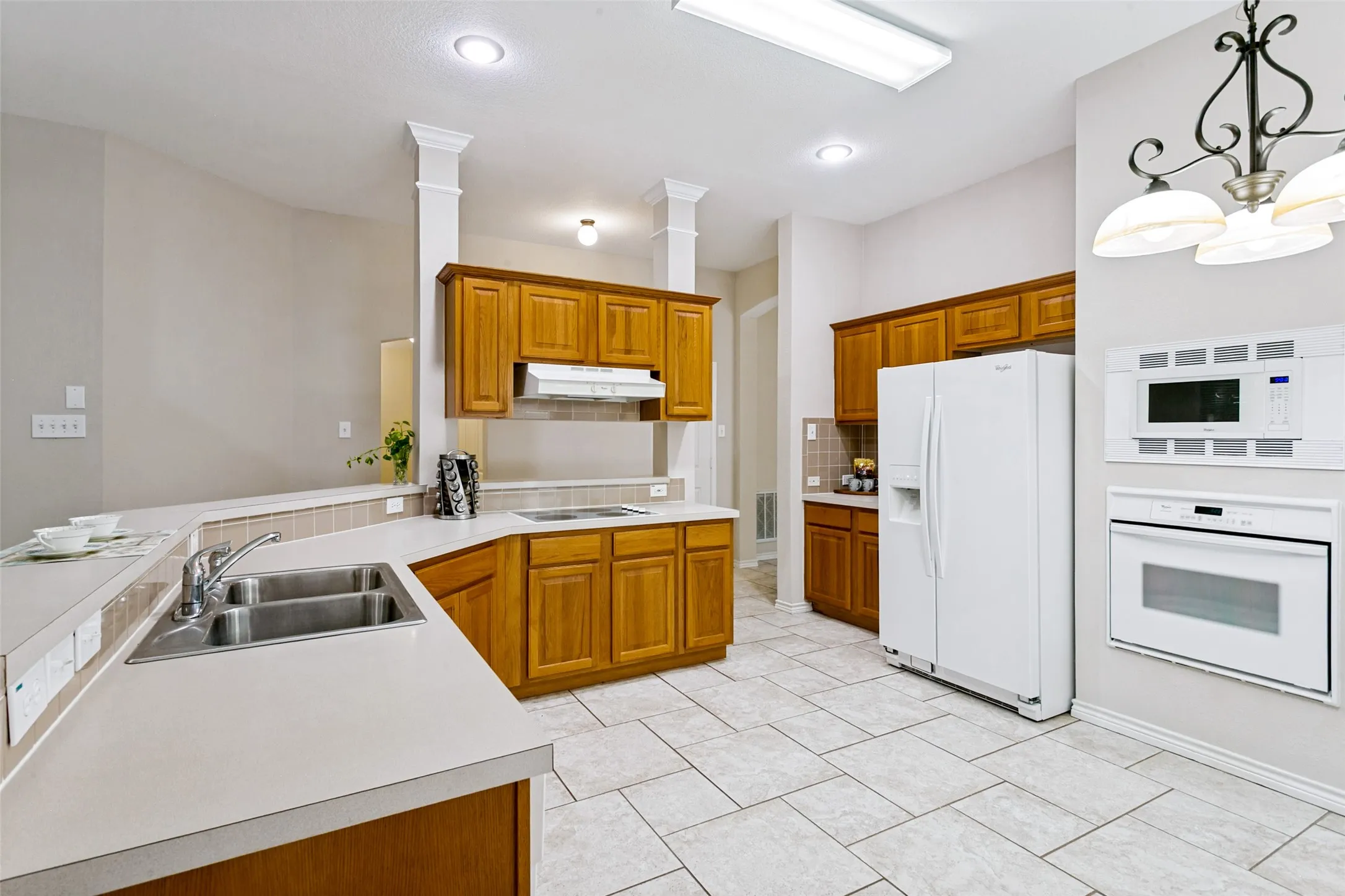 Single Family Residence For Sale in Denton County , 1609 Shadow Crest Drive, Corinth, Texas 76210, 4 Bedroom, 2 Bathroom, 2 Garage spaces, 2,093 Sqft, built in 1997, mls#21352709, Real Estate Agent in Corinth, Homes For Sale in Denton county, Homes For Sale in Corinth, Realtor in Corinth Texas, Real Estate Brokerage Independent Realty Texas, Luminita Cordes Realtor