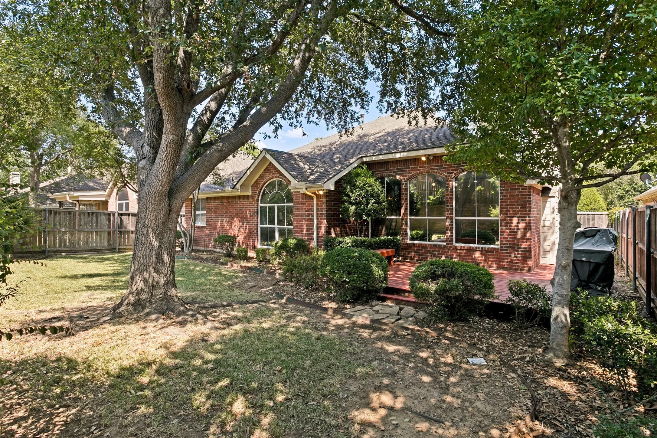 Single Family Residence For Sale in Denton County , 1609 Shadow Crest Drive, Corinth, Texas 76210, 4 Bedroom, 2 Bathroom, 2 Garage spaces, 2,093 Sqft, built in 1997, mls#21352709, Real Estate Agent in Corinth, Homes For Sale in Denton county, Homes For Sale in Corinth, Realtor in Corinth Texas, Real Estate Brokerage Independent Realty Texas, Luminita Cordes Realtor