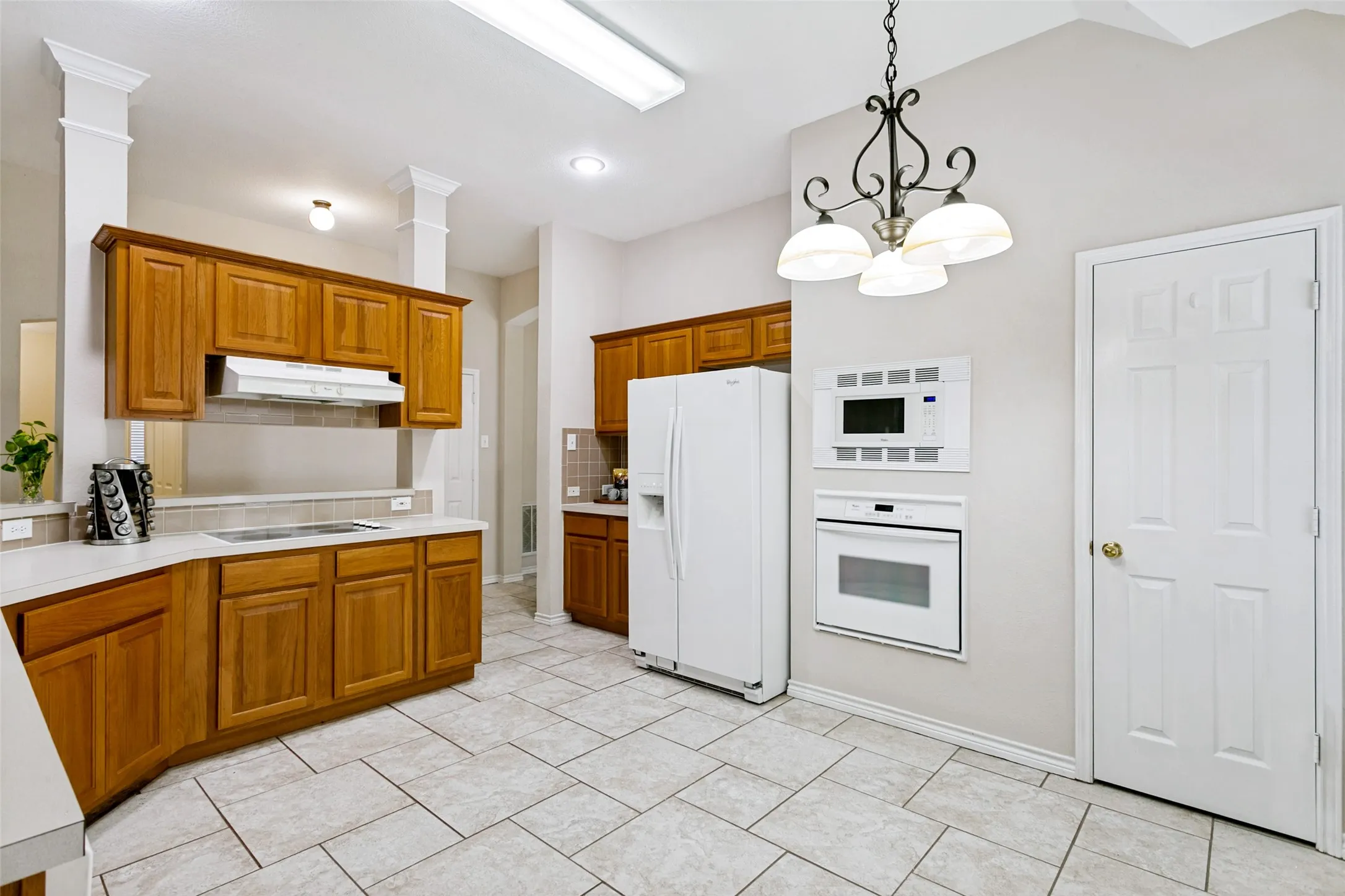 Single Family Residence For Sale in Denton County , 1609 Shadow Crest Drive, Corinth, Texas 76210, 4 Bedroom, 2 Bathroom, 2 Garage spaces, 2,093 Sqft, built in 1997, mls#21352709, Real Estate Agent in Corinth, Homes For Sale in Denton county, Homes For Sale in Corinth, Realtor in Corinth Texas, Real Estate Brokerage Independent Realty Texas, Luminita Cordes Realtor
