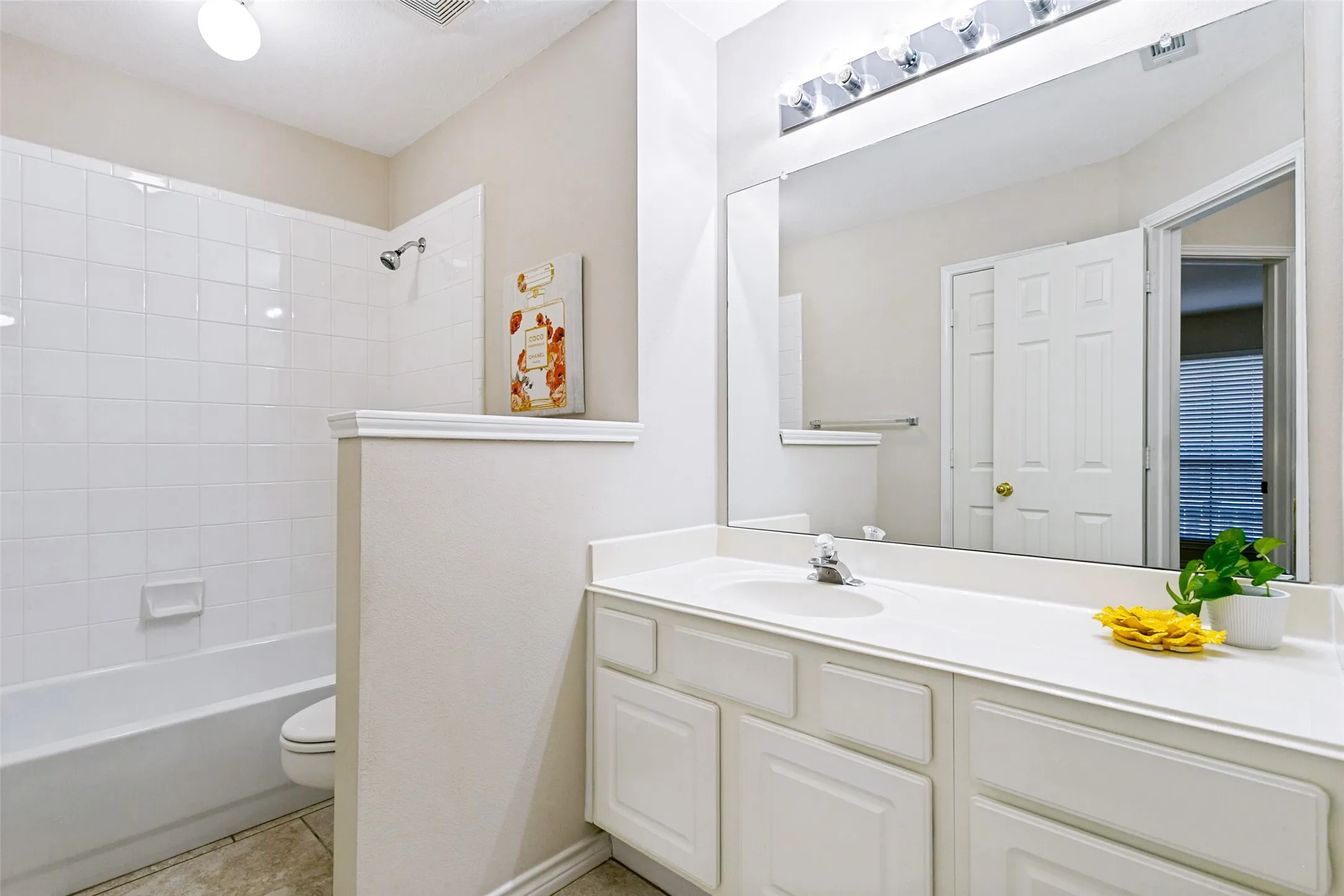 Single Family Residence For Sale in Denton County , 1609 Shadow Crest Drive, Corinth, Texas 76210, 4 Bedroom, 2 Bathroom, 2 Garage spaces, 2,093 Sqft, built in 1997, mls#21352709, Real Estate Agent in Corinth, Homes For Sale in Denton county, Homes For Sale in Corinth, Realtor in Corinth Texas, Real Estate Brokerage Independent Realty Texas, Luminita Cordes Realtor