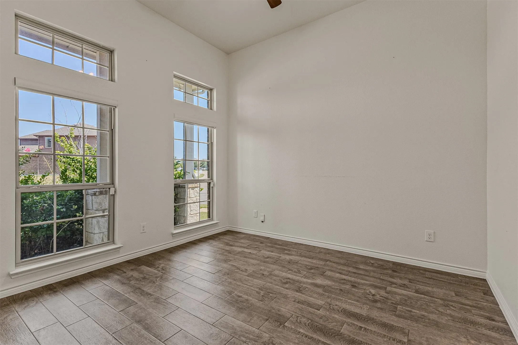 Single Family Residence For Rent in Kaufman County , 3109 Maverick Drive, Heath, Texas 75126, 4 Bedroom, 4 Bathroom, 2 Garage spaces, 2,726 Sqft, built in 2021, mls#21354351, Real Estate Agent in Heath, Homes For Rent in Kaufman county, Homes For Rent in Heath, Realtor in Heath Texas, Real Estate Brokerage Independent Realty Texas, Luminita Cordes Realtor