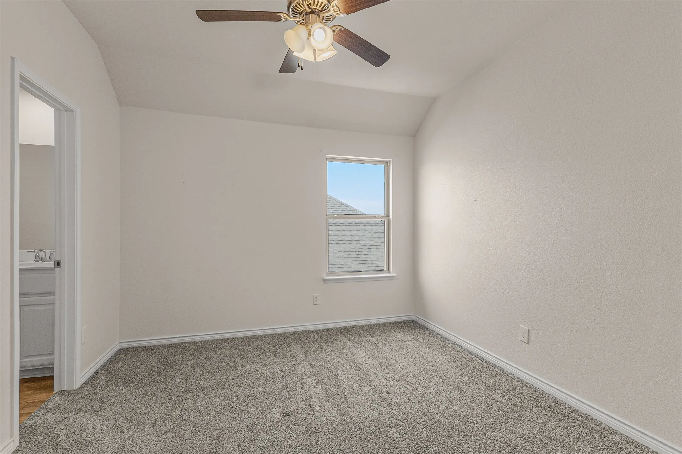 Single Family Residence For Rent in Kaufman County , 3109 Maverick Drive, Heath, Texas 75126, 4 Bedroom, 4 Bathroom, 2 Garage spaces, 2,726 Sqft, built in 2021, mls#21354351, Real Estate Agent in Heath, Homes For Rent in Kaufman county, Homes For Rent in Heath, Realtor in Heath Texas, Real Estate Brokerage Independent Realty Texas, Luminita Cordes Realtor