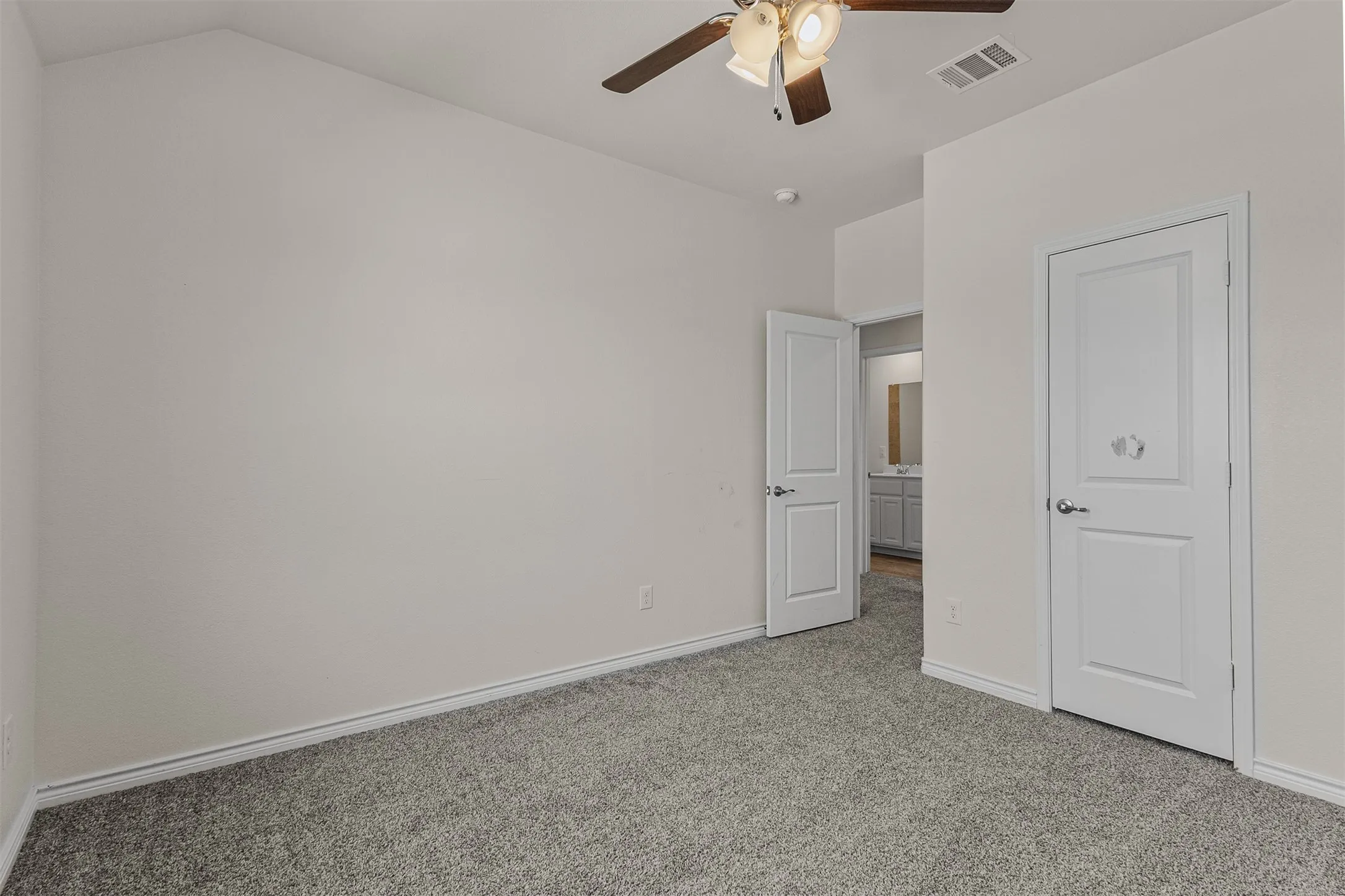 Single Family Residence For Rent in Kaufman County , 3109 Maverick Drive, Heath, Texas 75126, 4 Bedroom, 4 Bathroom, 2 Garage spaces, 2,726 Sqft, built in 2021, mls#21354351, Real Estate Agent in Heath, Homes For Rent in Kaufman county, Homes For Rent in Heath, Realtor in Heath Texas, Real Estate Brokerage Independent Realty Texas, Luminita Cordes Realtor