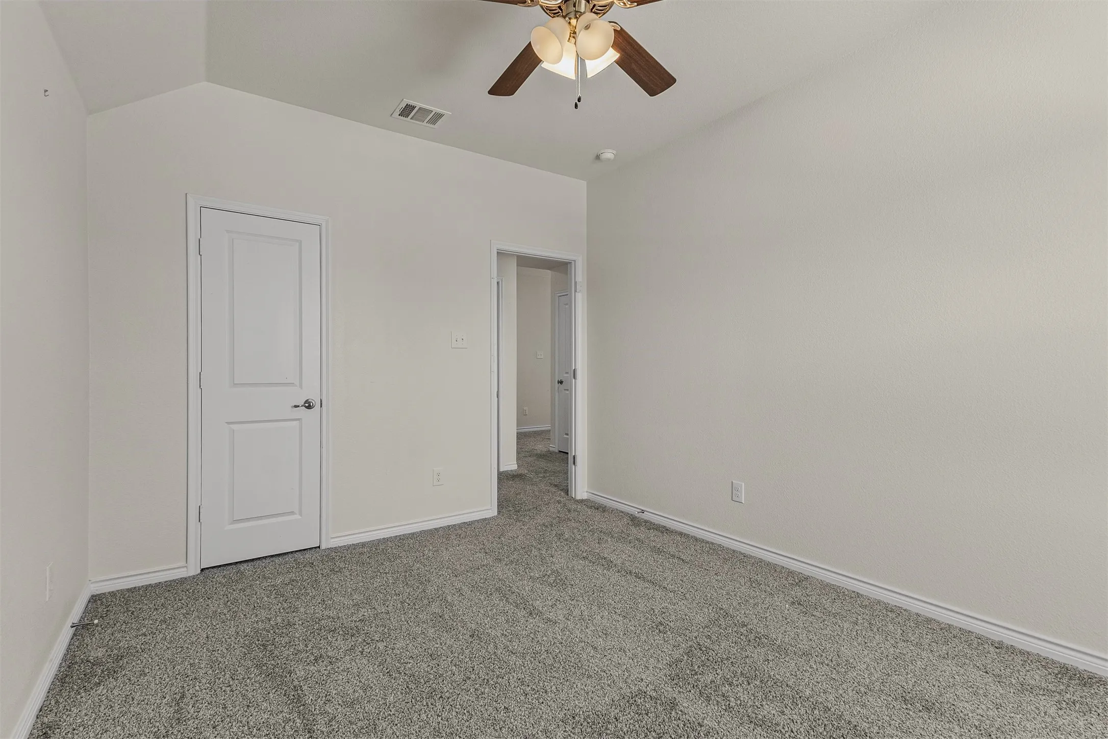 Single Family Residence For Rent in Kaufman County , 3109 Maverick Drive, Heath, Texas 75126, 4 Bedroom, 4 Bathroom, 2 Garage spaces, 2,726 Sqft, built in 2021, mls#21354351, Real Estate Agent in Heath, Homes For Rent in Kaufman county, Homes For Rent in Heath, Realtor in Heath Texas, Real Estate Brokerage Independent Realty Texas, Luminita Cordes Realtor