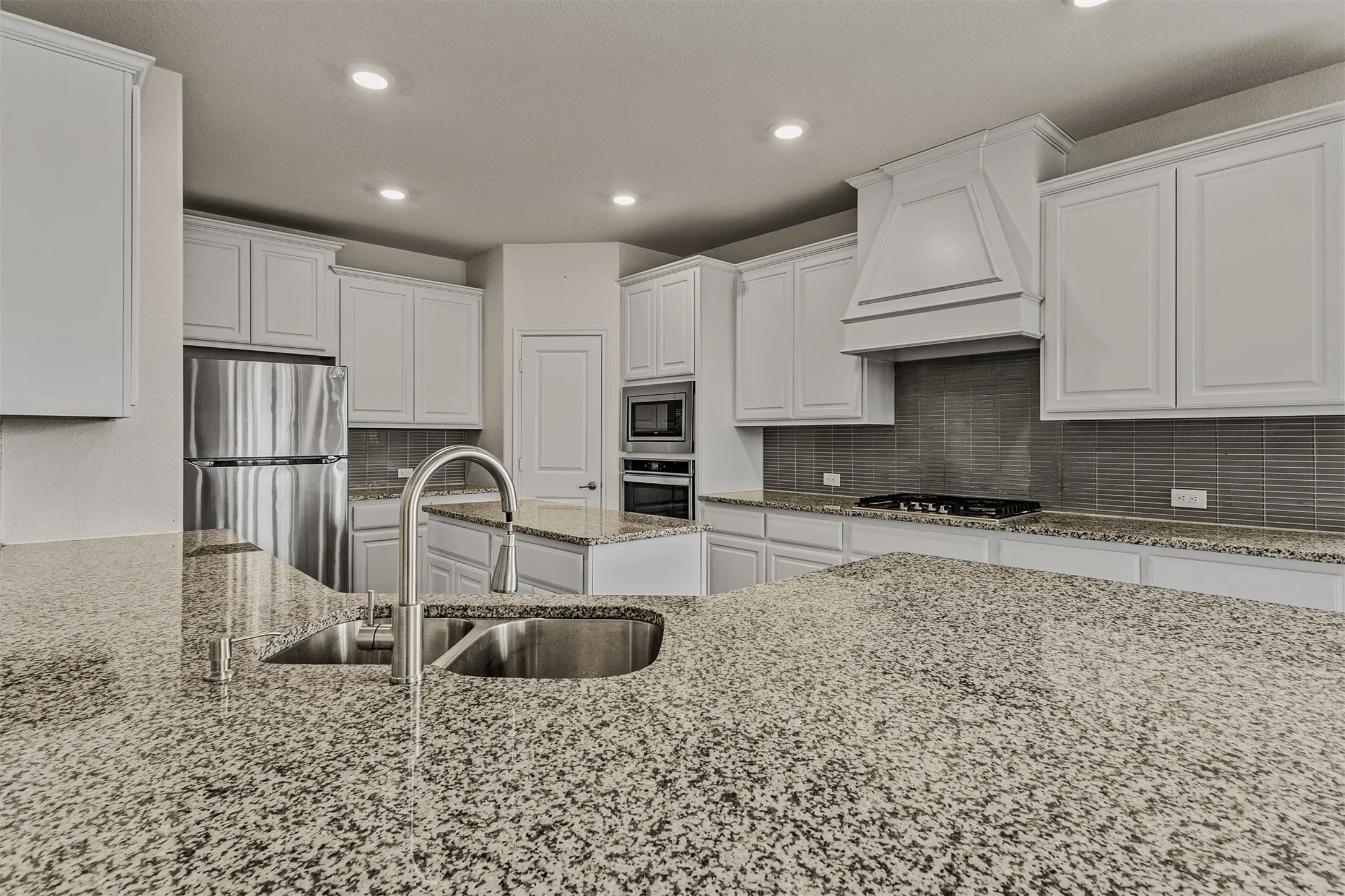 Single Family Residence For Rent in Kaufman County , 3109 Maverick Drive, Heath, Texas 75126, 4 Bedroom, 4 Bathroom, 2 Garage spaces, 2,726 Sqft, built in 2021, mls#21354351, Real Estate Agent in Heath, Homes For Rent in Kaufman county, Homes For Rent in Heath, Realtor in Heath Texas, Real Estate Brokerage Independent Realty Texas, Luminita Cordes Realtor