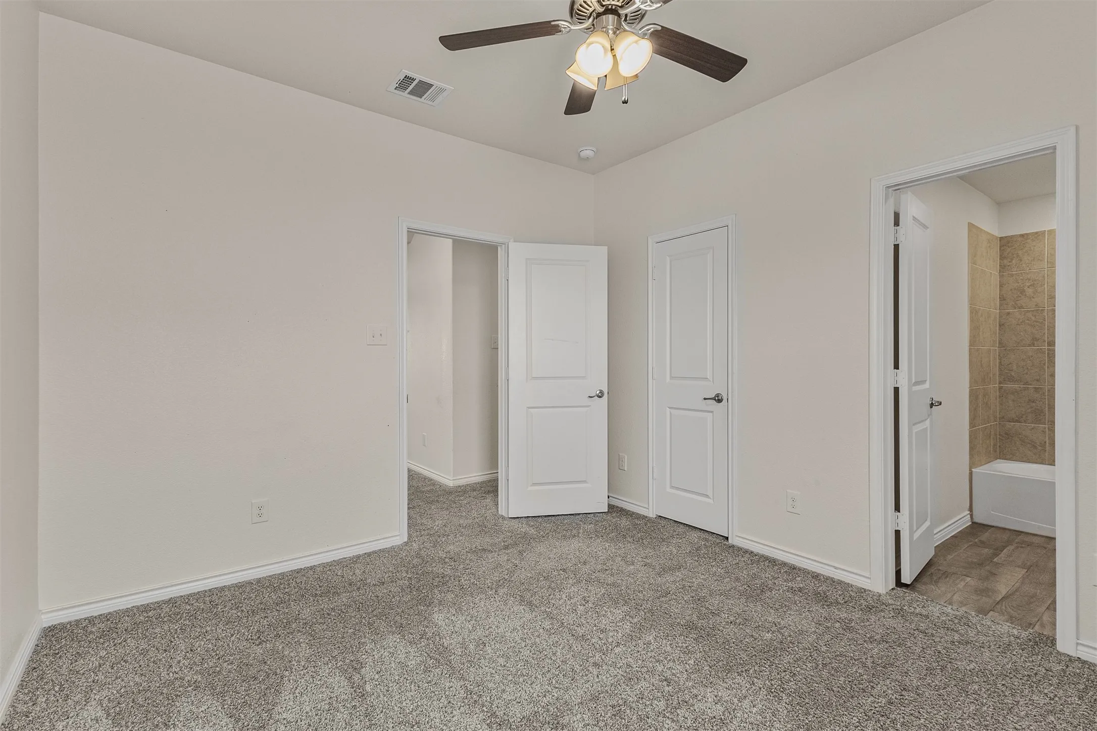 Single Family Residence For Rent in Kaufman County , 3109 Maverick Drive, Heath, Texas 75126, 4 Bedroom, 4 Bathroom, 2 Garage spaces, 2,726 Sqft, built in 2021, mls#21354351, Real Estate Agent in Heath, Homes For Rent in Kaufman county, Homes For Rent in Heath, Realtor in Heath Texas, Real Estate Brokerage Independent Realty Texas, Luminita Cordes Realtor
