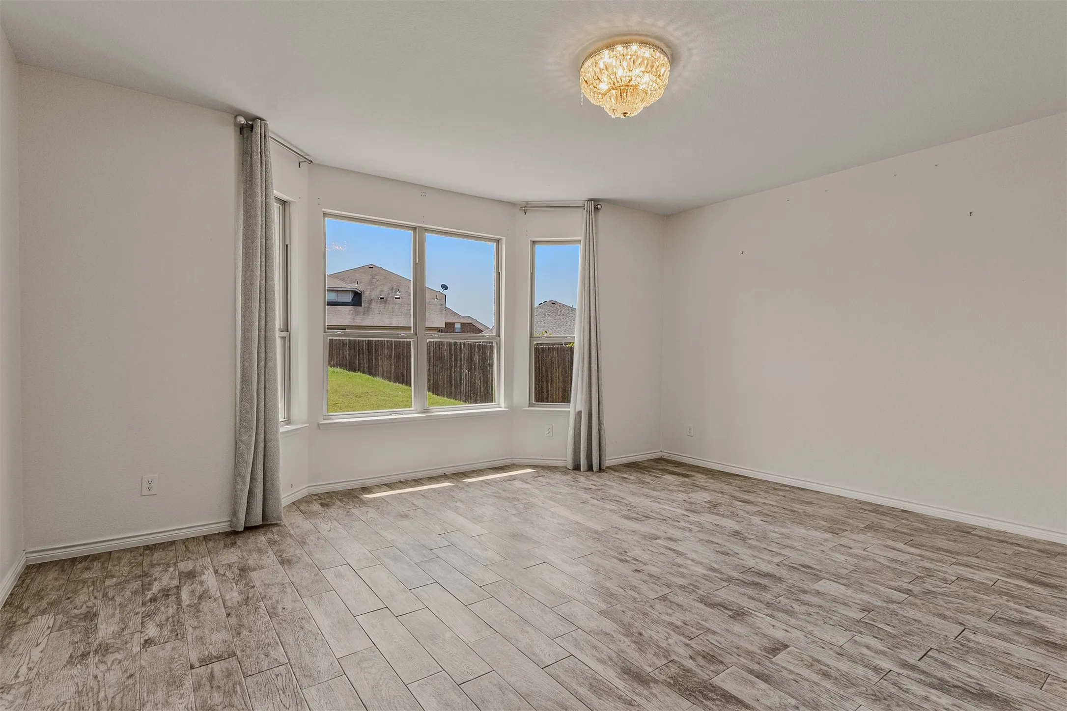 Single Family Residence For Rent in Kaufman County , 3109 Maverick Drive, Heath, Texas 75126, 4 Bedroom, 4 Bathroom, 2 Garage spaces, 2,726 Sqft, built in 2021, mls#21354351, Real Estate Agent in Heath, Homes For Rent in Kaufman county, Homes For Rent in Heath, Realtor in Heath Texas, Real Estate Brokerage Independent Realty Texas, Luminita Cordes Realtor