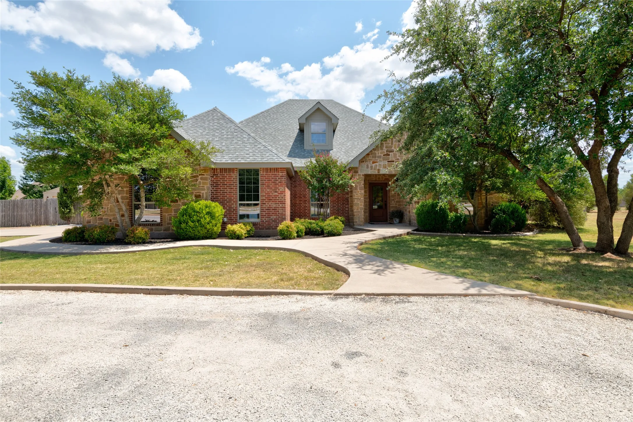 Single Family Residence For Sale in Taylor County , 269 Pilgrim Road, Abilene, Texas 79602, 4 Bedroom, 4 Bathroom, 2 Garage spaces, 3,627 Sqft, built in 2006, mls#21350335, Real Estate Agent in Abilene, Homes For Sale in Taylor county, Homes For Sale in Abilene, Realtor in Abilene Texas, Real Estate Brokerage Independent Realty Texas, Luminita Cordes Realtor