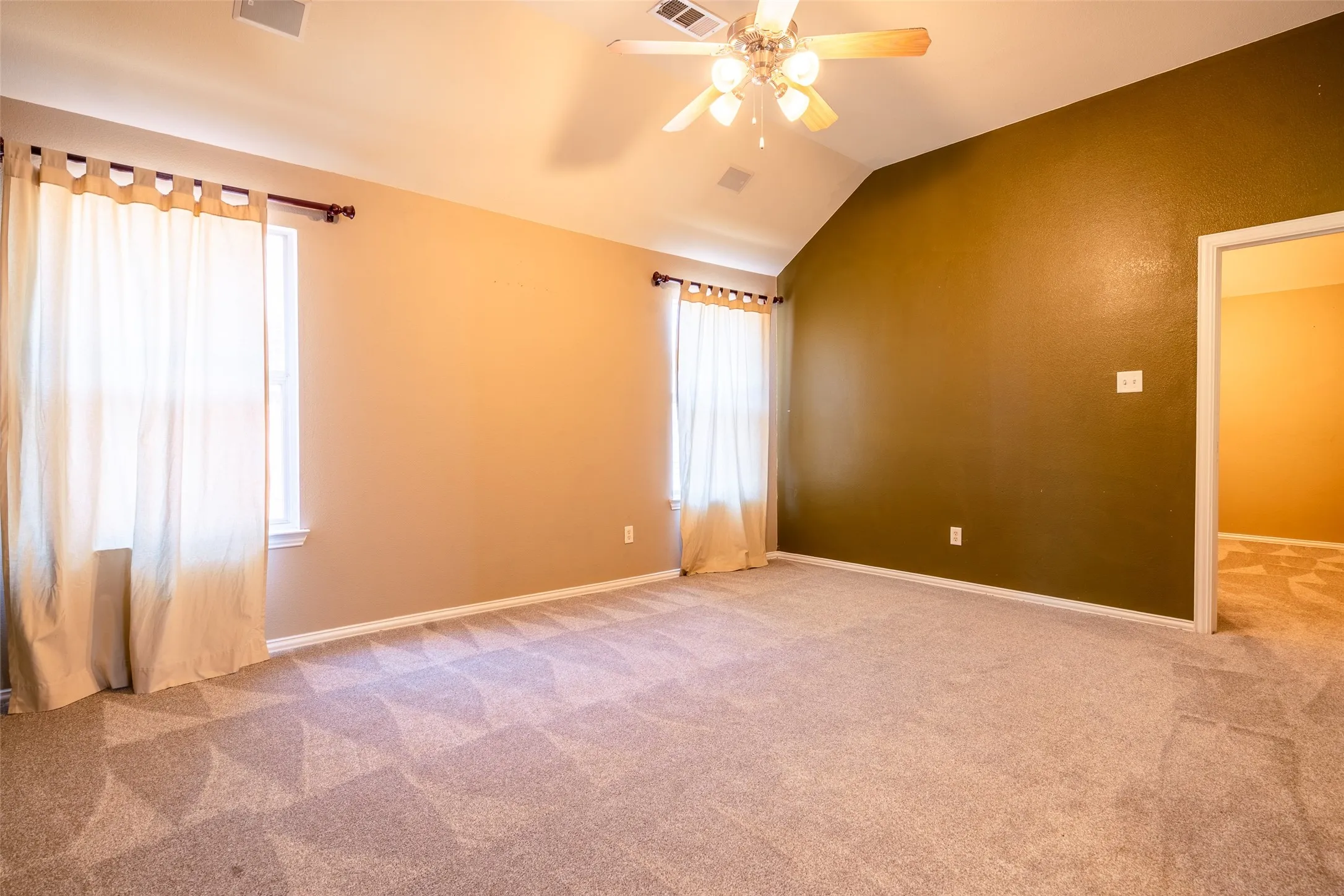 Single Family Residence For Sale in Tarrant County , 12356 Angel Food Lane, Fort Worth, Texas 76244, 4 Bedroom, 3 Bathroom, 2 Garage spaces, 3,295 Sqft, built in 2005, mls#21354764, Real Estate Agent in Fort Worth, Homes For Sale in Tarrant county, Homes For Sale in Fort Worth, Realtor in Fort Worth Texas, Real Estate Brokerage Independent Realty Texas, Luminita Cordes Realtor